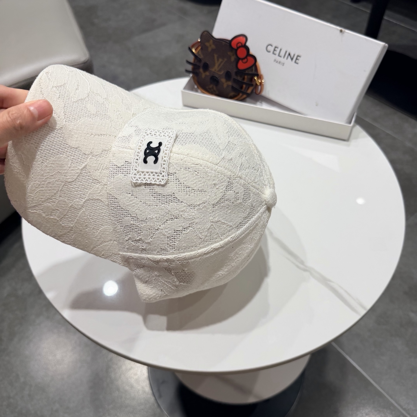 爆款CELINE（赛琳）简约明星同款最新棒球帽，时尚潮流，高端做工！每一个帽子都是用心之作！非一般的品质