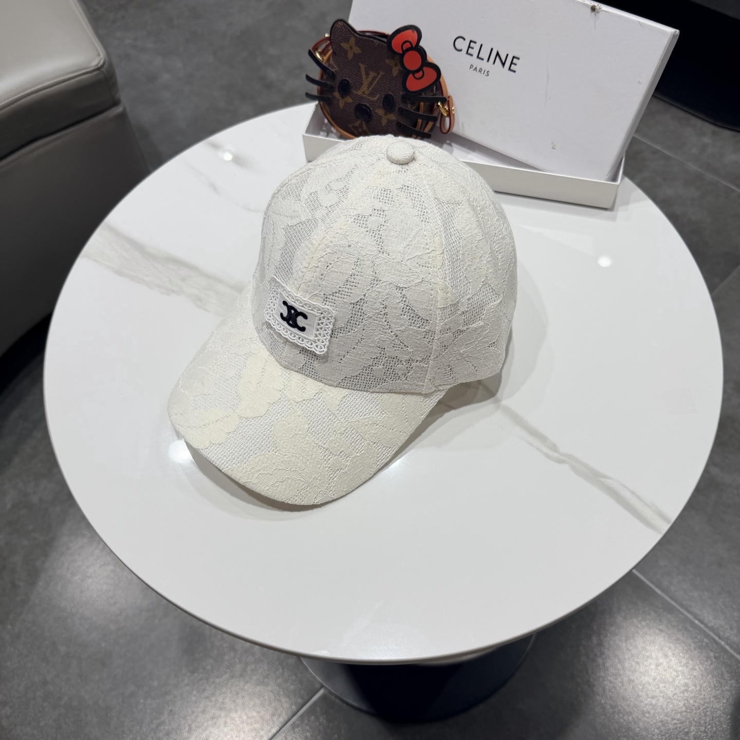 爆款CELINE（赛琳）简约明星同款最新棒球帽，时尚潮流，高端做工！每一个帽子都是用心之作！非一般的品质