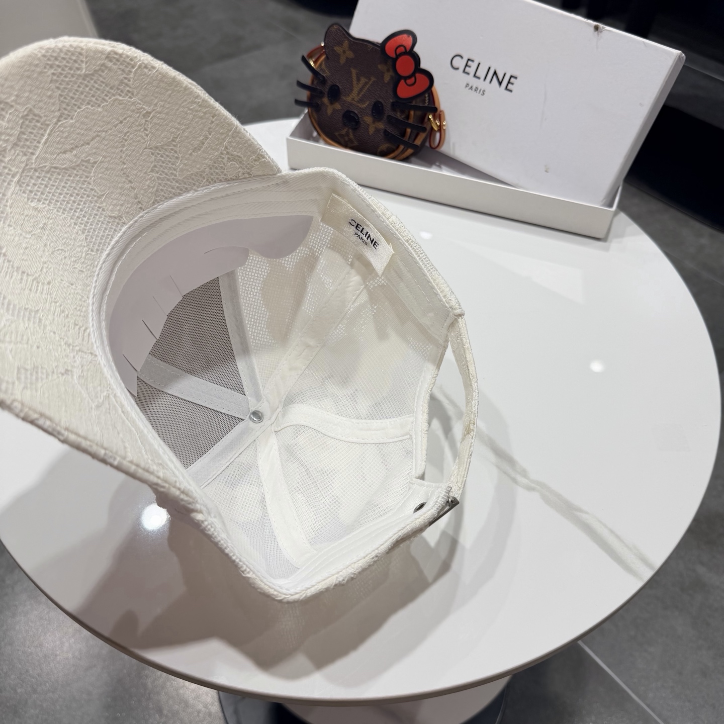 爆款CELINE（赛琳）简约明星同款最新棒球帽，时尚潮流，高端做工！每一个帽子都是用心之作！非一般的品质