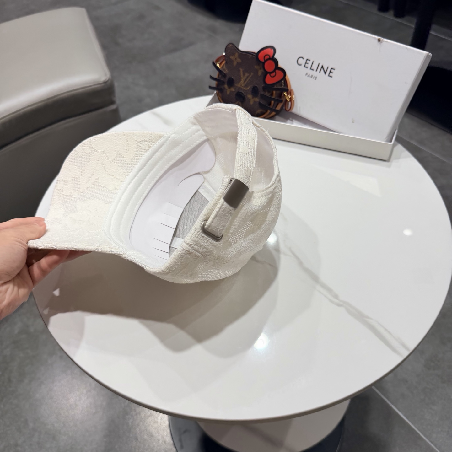 爆款CELINE（赛琳）简约明星同款最新棒球帽，时尚潮流，高端做工！每一个帽子都是用心之作！非一般的品质