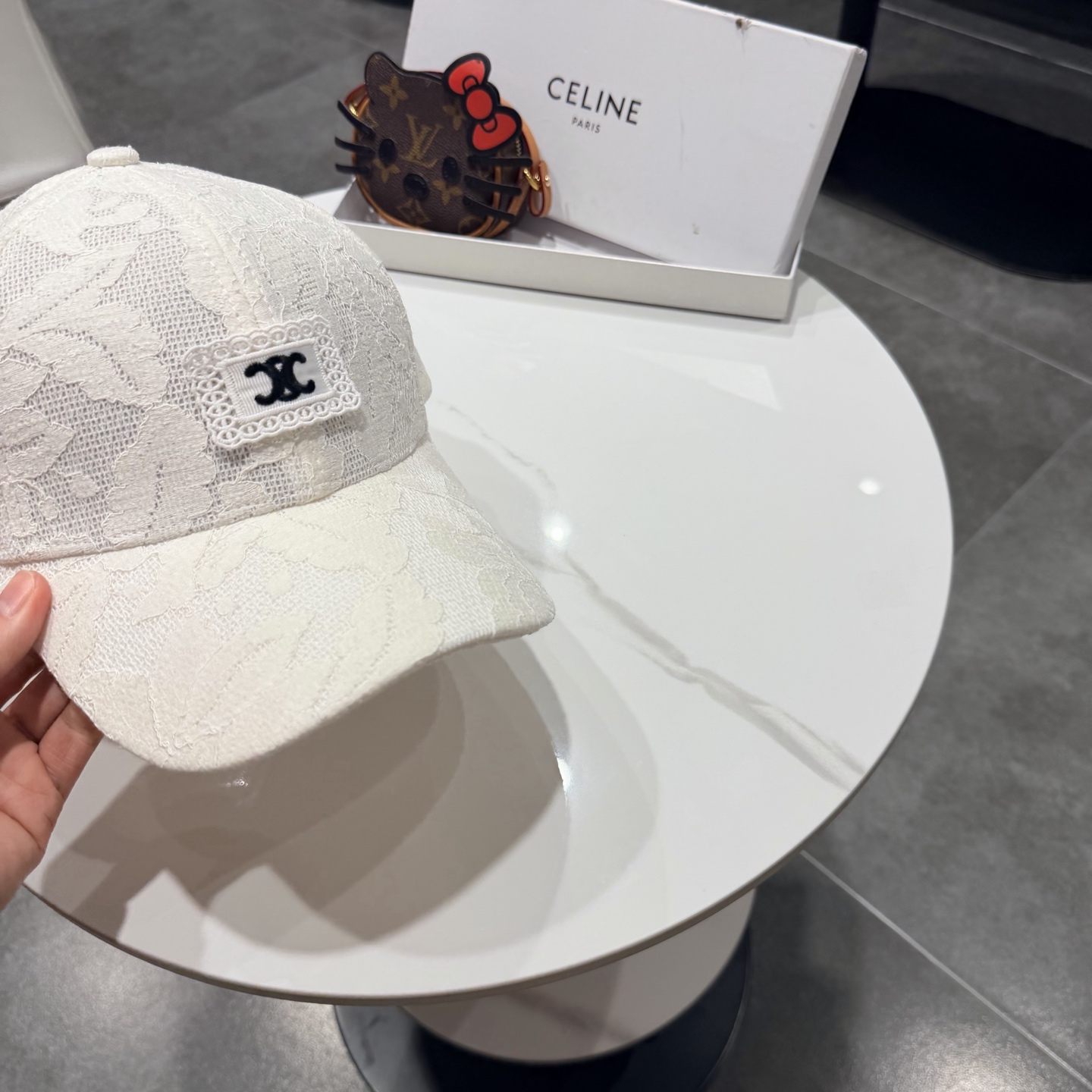 爆款CELINE（赛琳）简约明星同款最新棒球帽，时尚潮流，高端做工！每一个帽子都是用心之作！非一般的品质