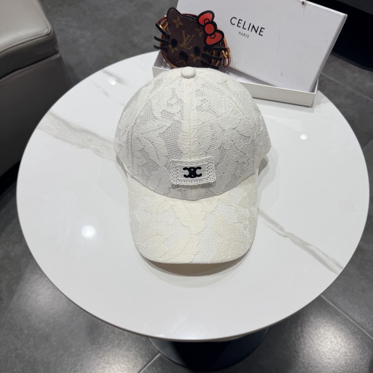 爆款CELINE（赛琳）简约明星同款最新棒球帽，时尚潮流，高端做工！每一个帽子都是用心之作！非一般的品质