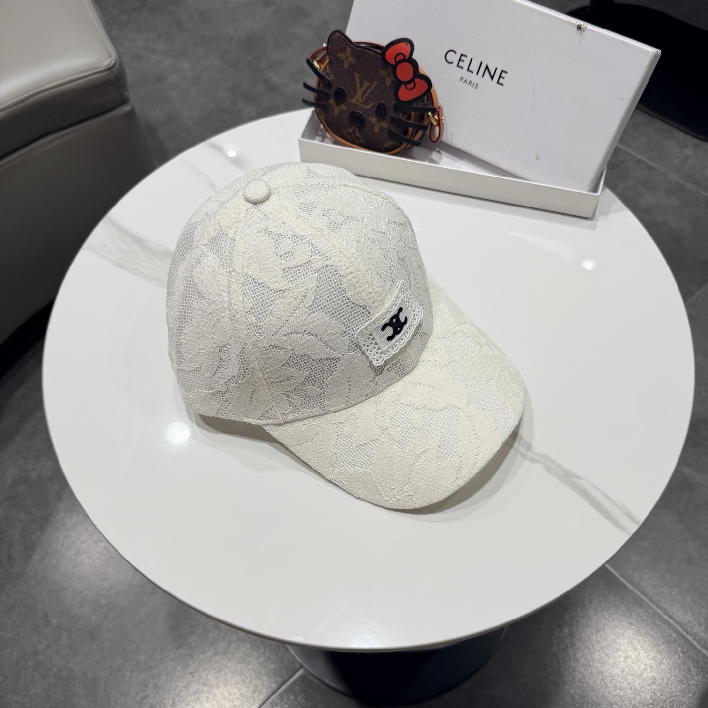 爆款CELINE（赛琳）简约明星同款最新棒球帽，时尚潮流，高端做工！每一个帽子都是用心之作！非一般的品质