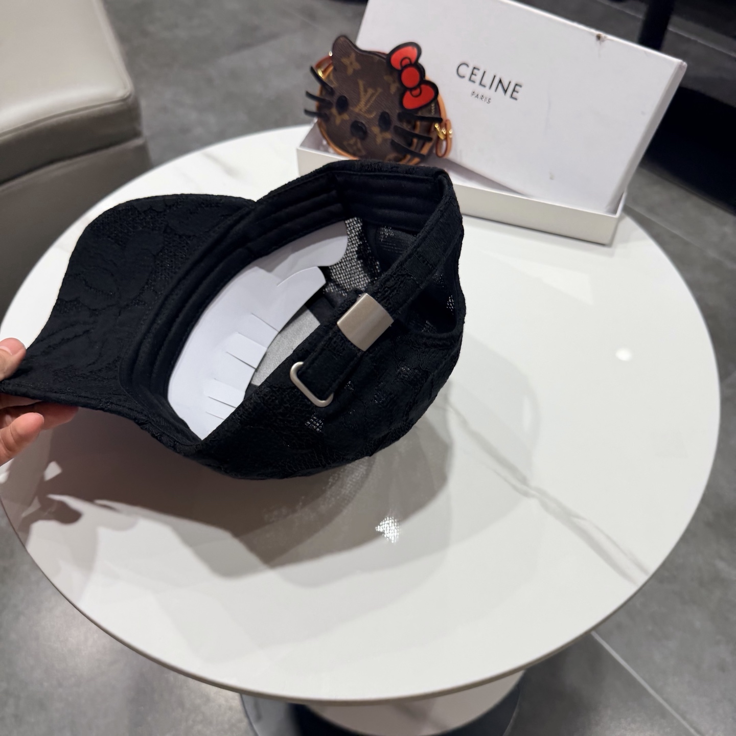 爆款CELINE（赛琳）简约明星同款最新棒球帽，时尚潮流，高端做工！每一个帽子都是用心之作！非一般的品质