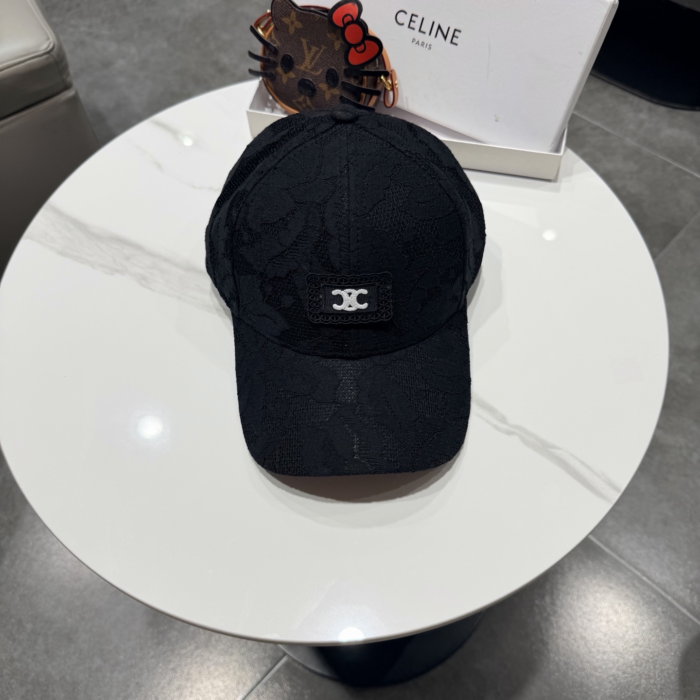 爆款CELINE（赛琳）简约明星同款最新棒球帽，时尚潮流，高端做工！每一个帽子都是用心之作！非一般的品质