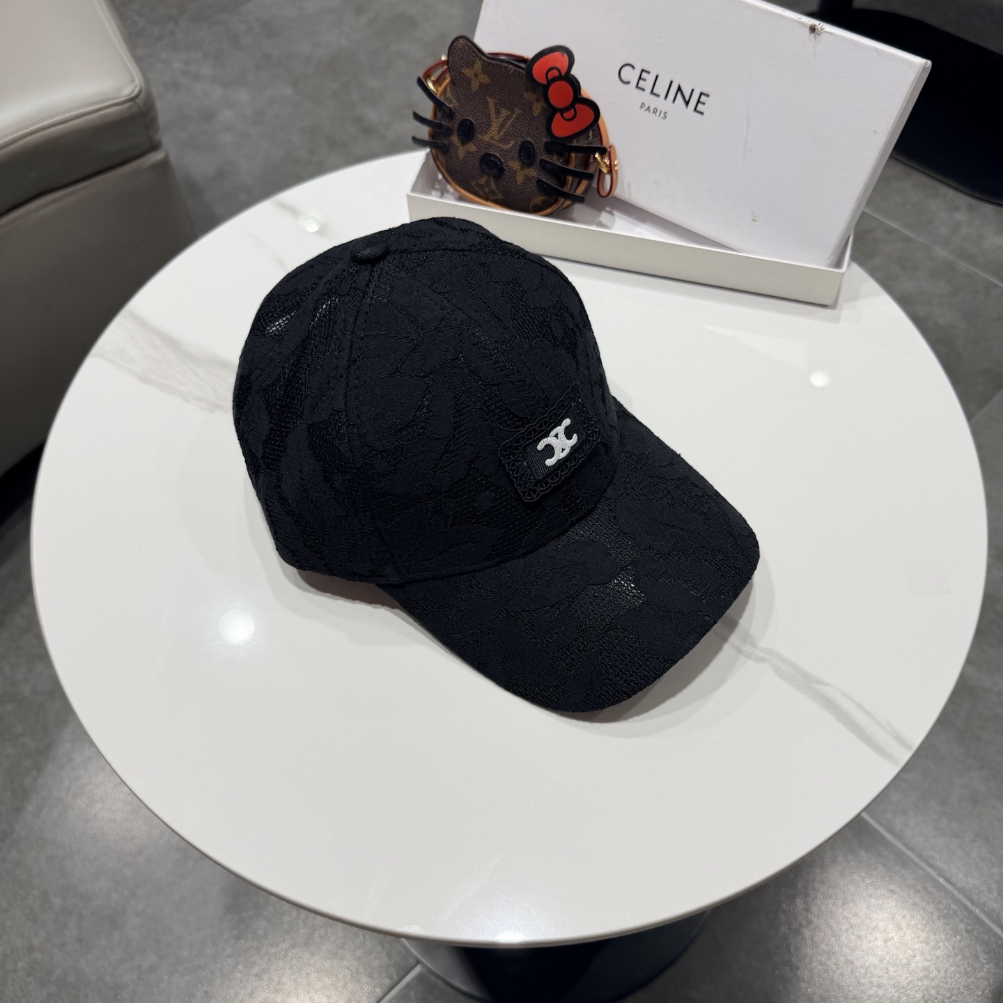 爆款CELINE（赛琳）简约明星同款最新棒球帽，时尚潮流，高端做工！每一个帽子都是用心之作！非一般的品质