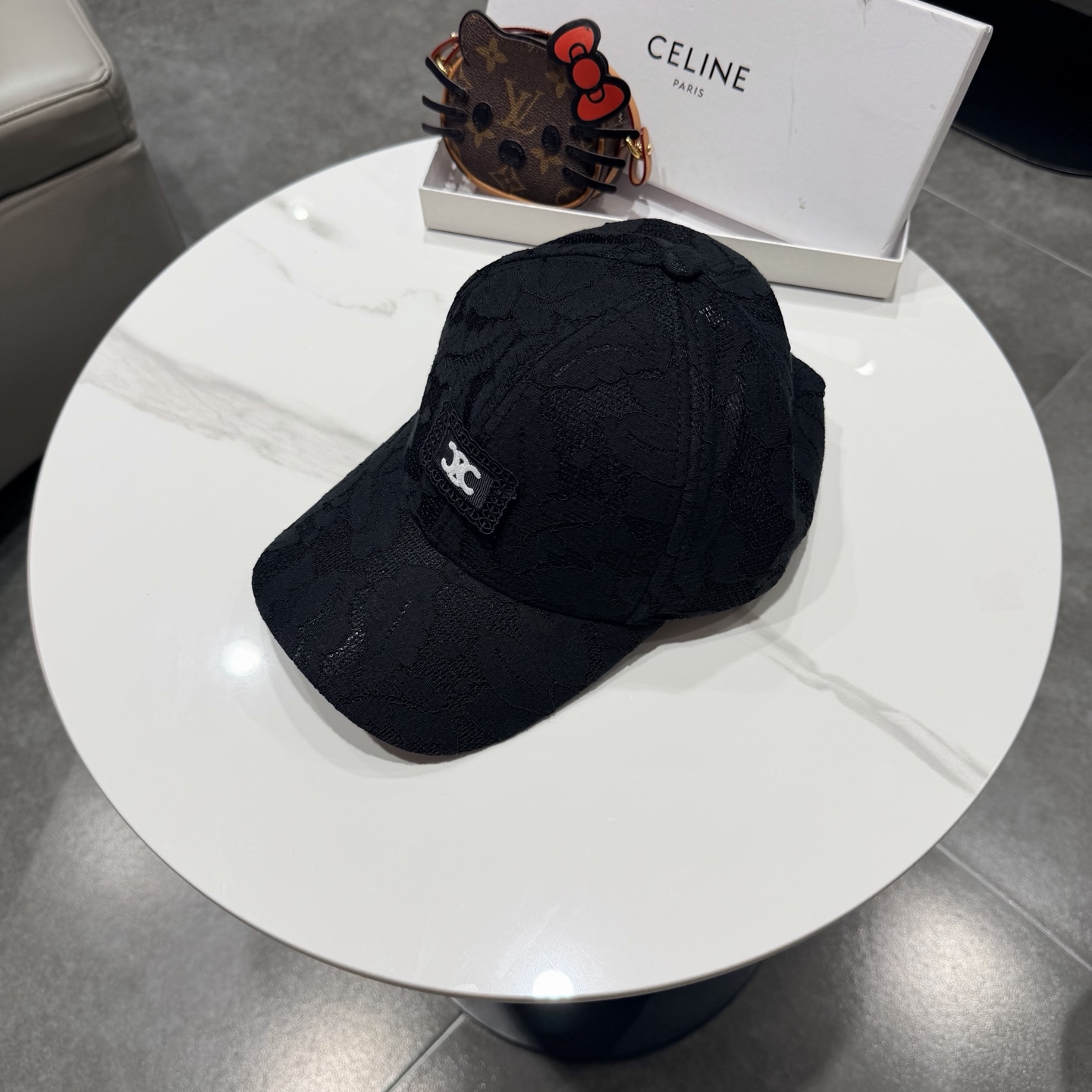 爆款CELINE（赛琳）简约明星同款最新棒球帽，时尚潮流，高端做工！每一个帽子都是用心之作！非一般的品质