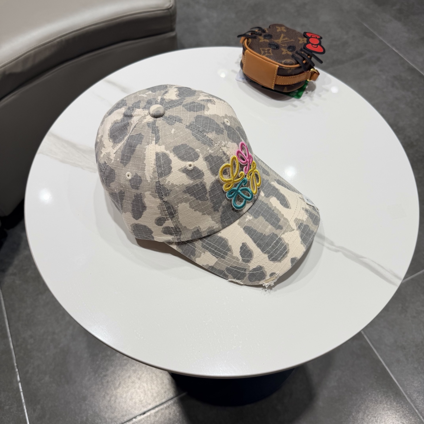 LOEWE【罗意威】新款刺绣棒球帽，专柜同步出货，大牌款超好搭配，赶紧入手