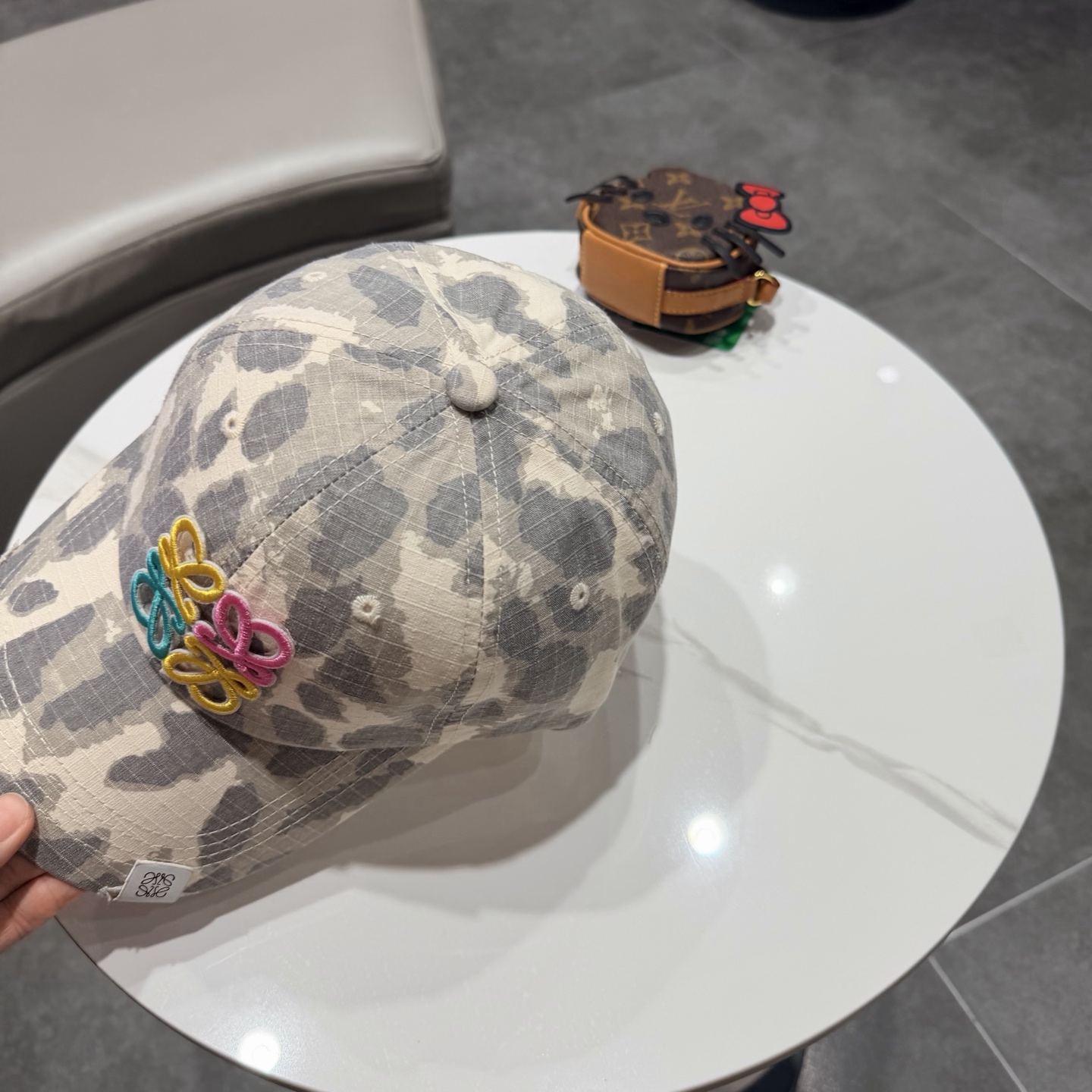 LOEWE【罗意威】新款刺绣棒球帽，专柜同步出货，大牌款超好搭配，赶紧入手