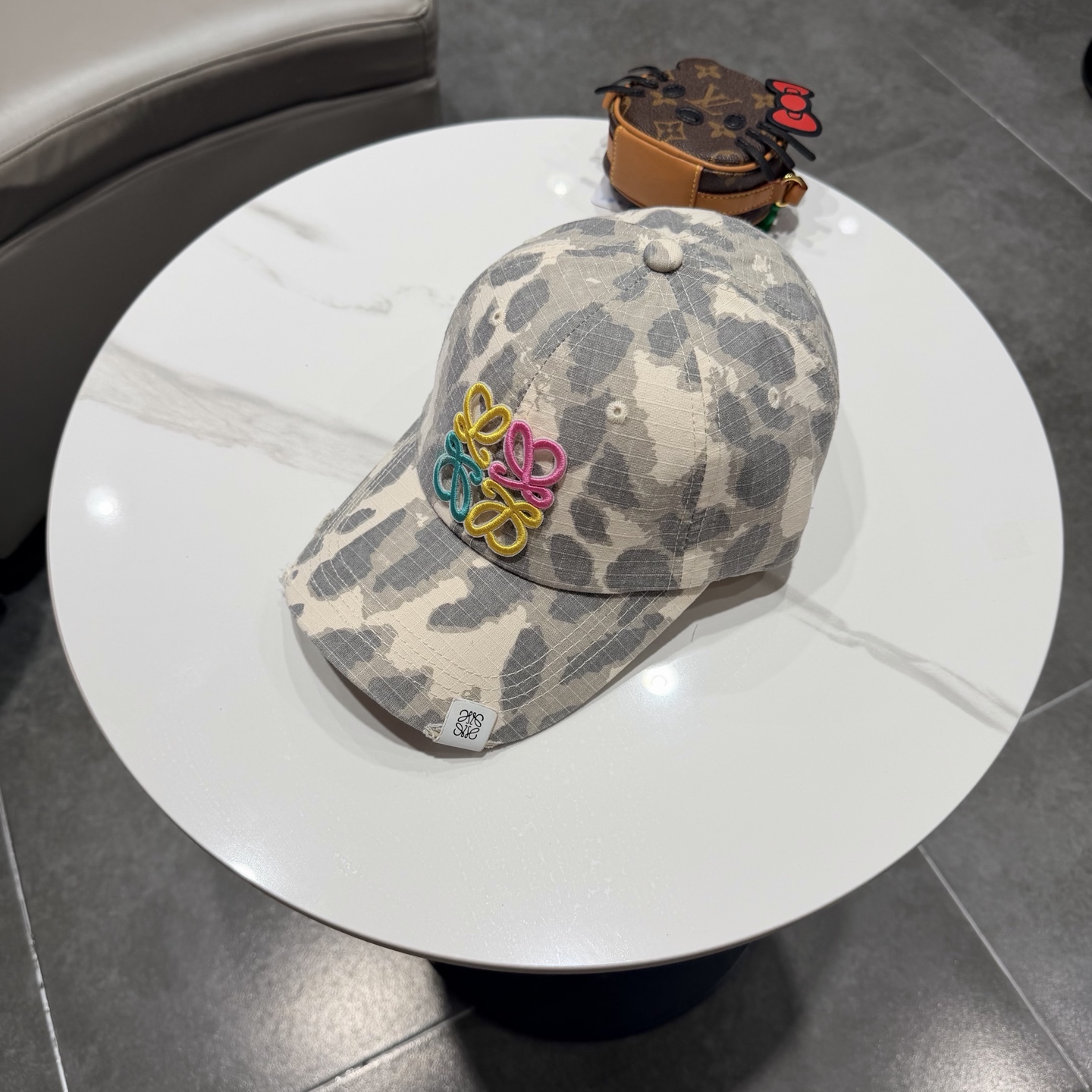 LOEWE【罗意威】新款刺绣棒球帽，专柜同步出货，大牌款超好搭配，赶紧入手