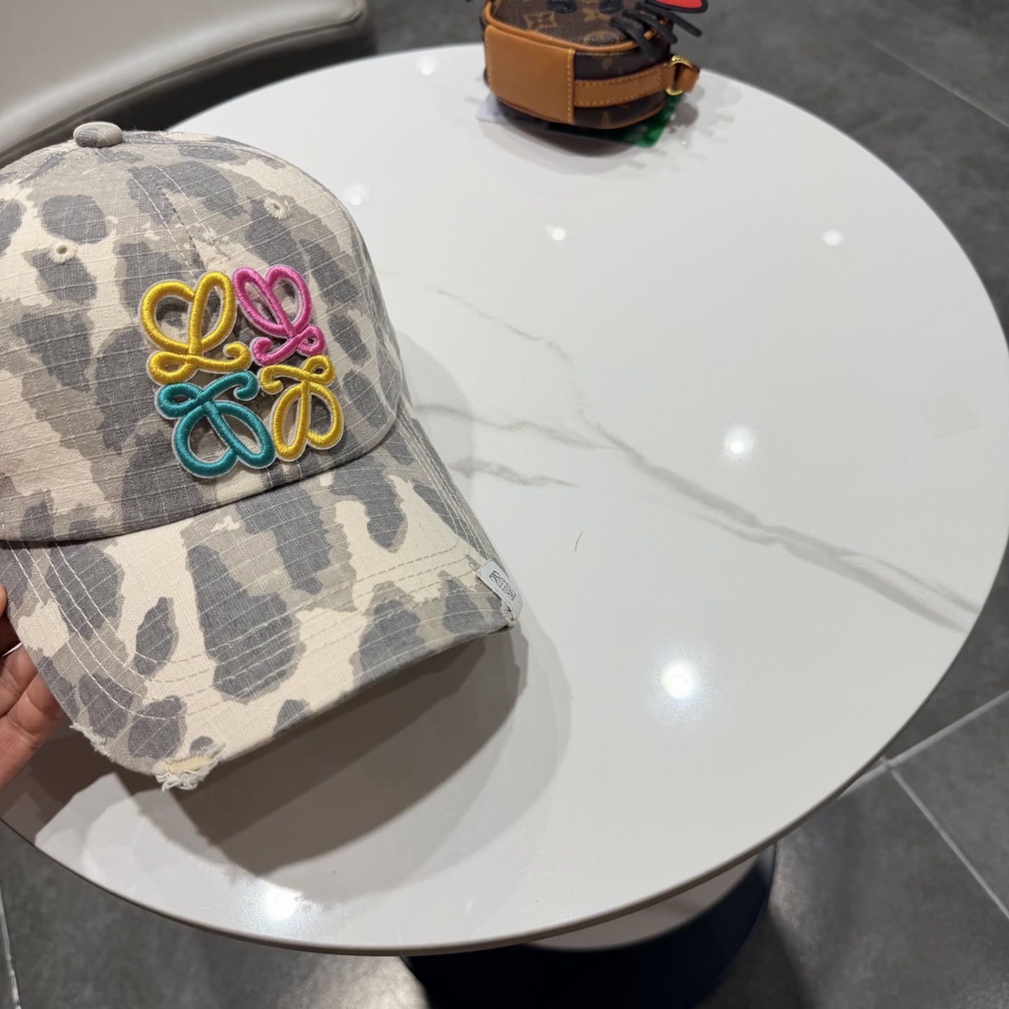 LOEWE【罗意威】新款刺绣棒球帽，专柜同步出货，大牌款超好搭配，赶紧入手