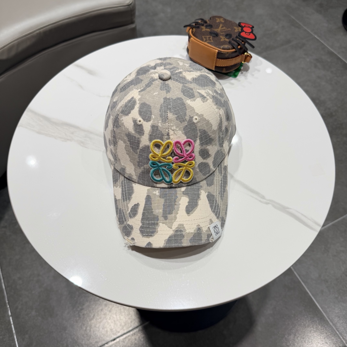 LOEWE【罗意威】新款刺绣棒球帽，专柜同步出货，大牌款超好搭配，赶紧入手