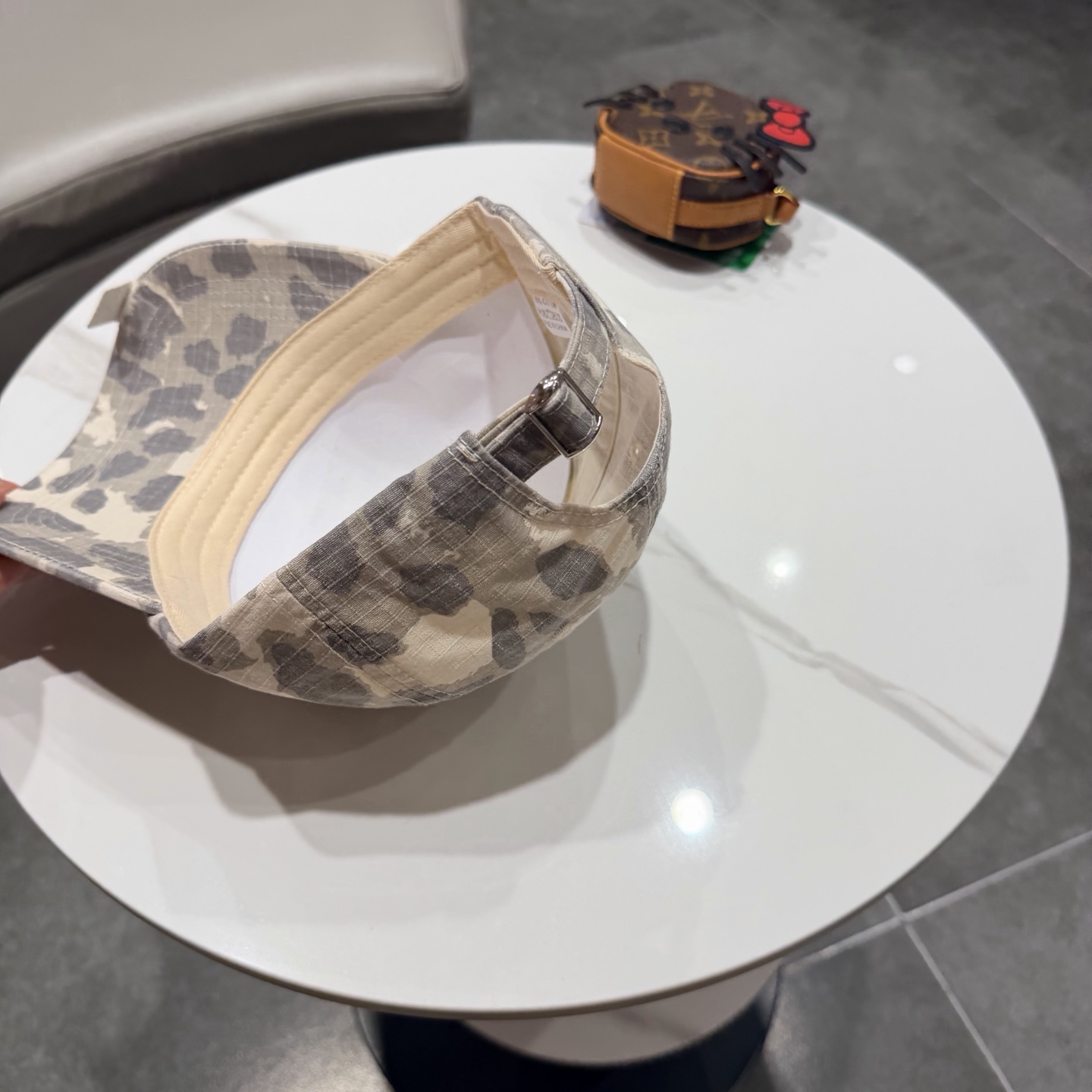 LOEWE【罗意威】新款刺绣棒球帽，专柜同步出货，大牌款超好搭配，赶紧入手