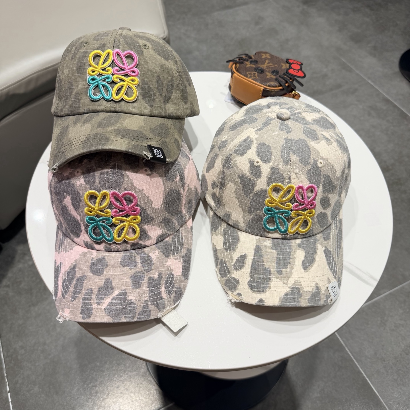 LOEWE【罗意威】新款刺绣棒球帽，专柜同步出货，大牌款超好搭配，赶紧入手