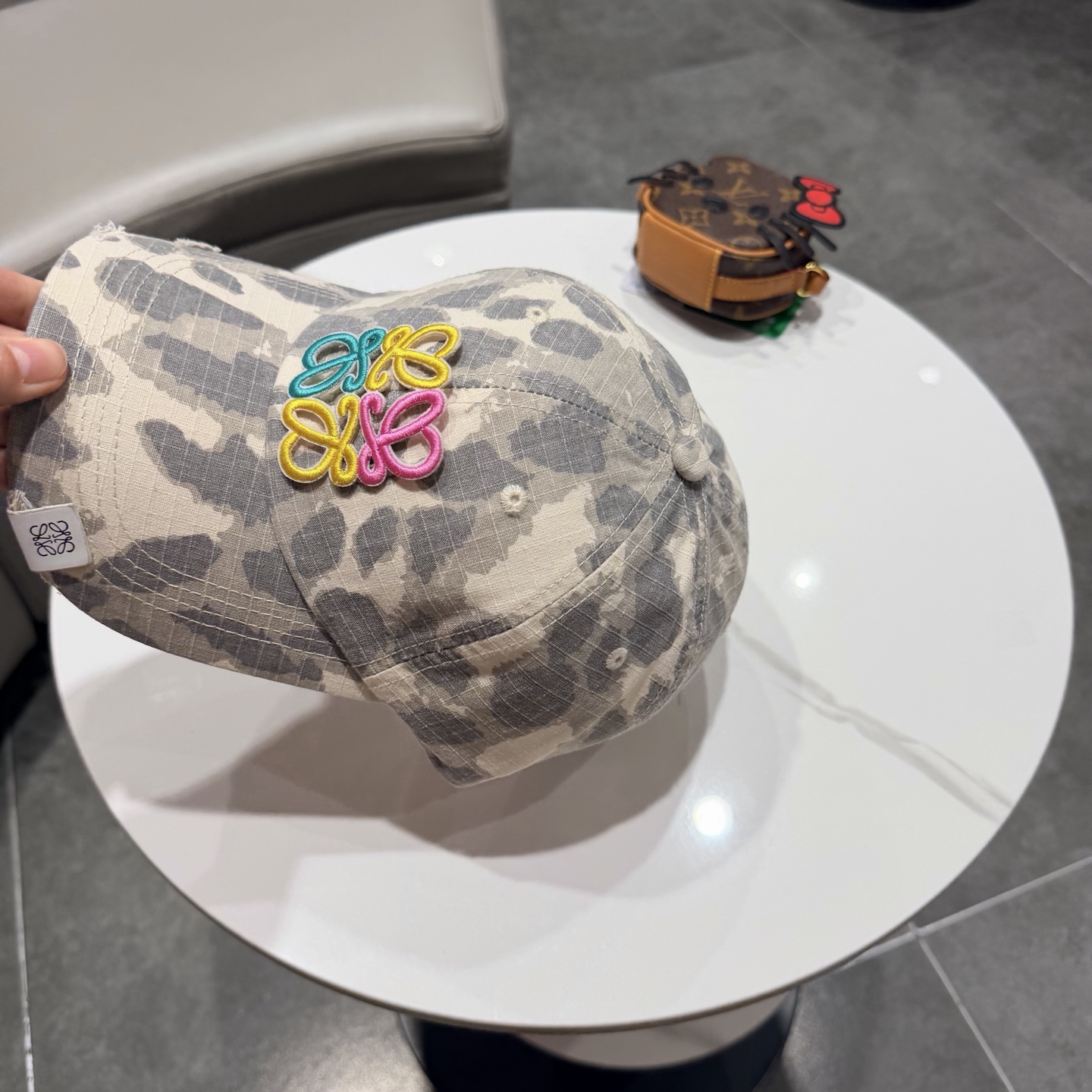 LOEWE【罗意威】新款刺绣棒球帽，专柜同步出货，大牌款超好搭配，赶紧入手