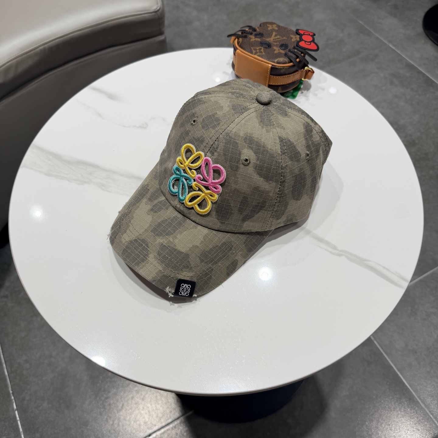 LOEWE【罗意威】新款刺绣棒球帽，专柜同步出货，大牌款超好搭配，赶紧入手