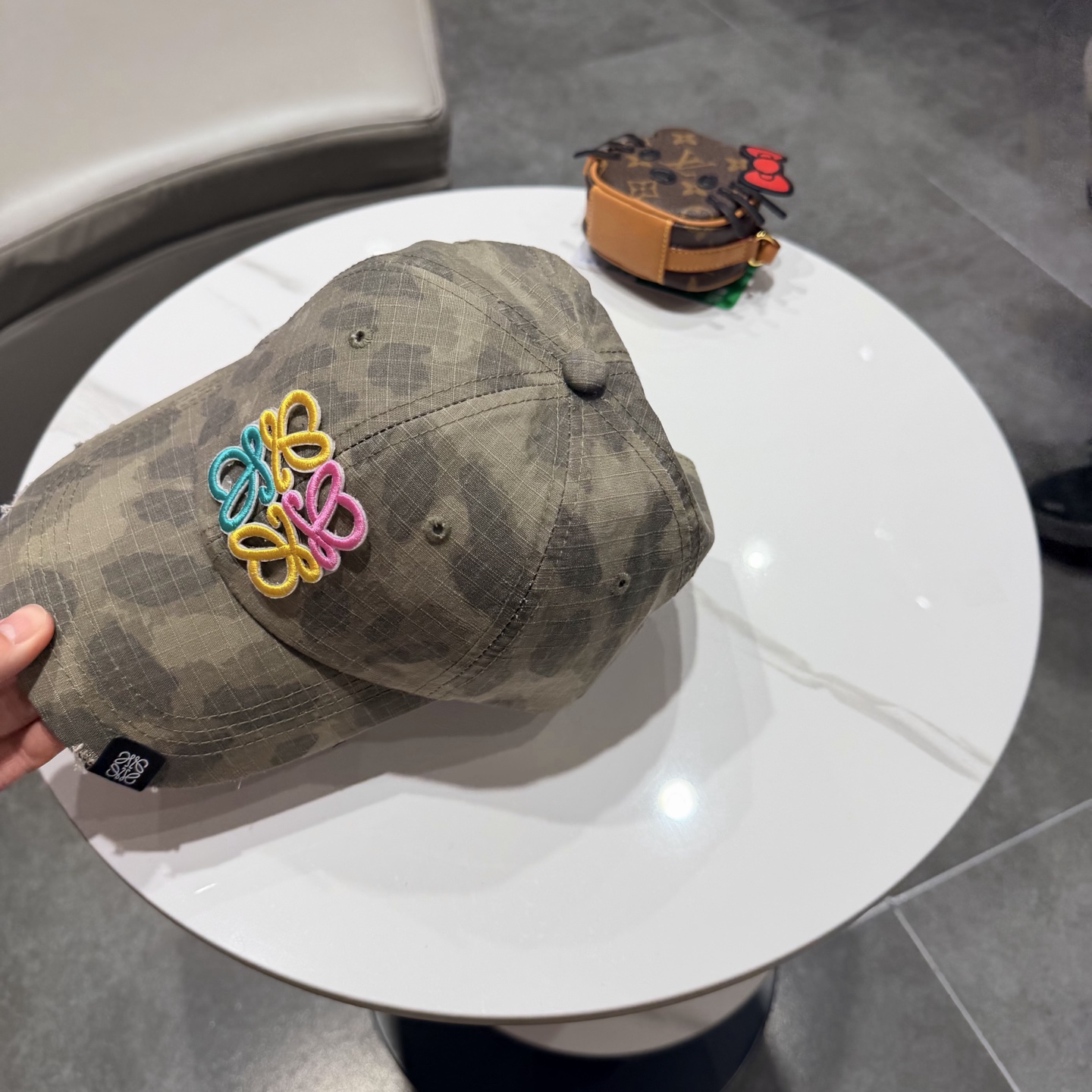 LOEWE【罗意威】新款刺绣棒球帽，专柜同步出货，大牌款超好搭配，赶紧入手