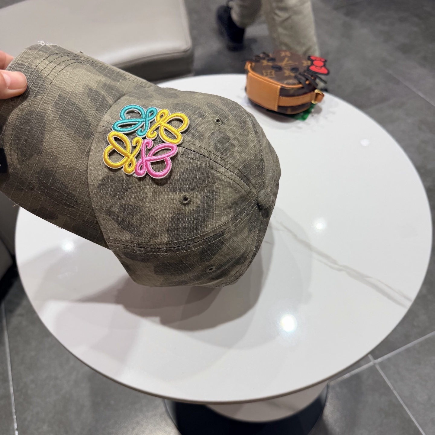 LOEWE【罗意威】新款刺绣棒球帽，专柜同步出货，大牌款超好搭配，赶紧入手