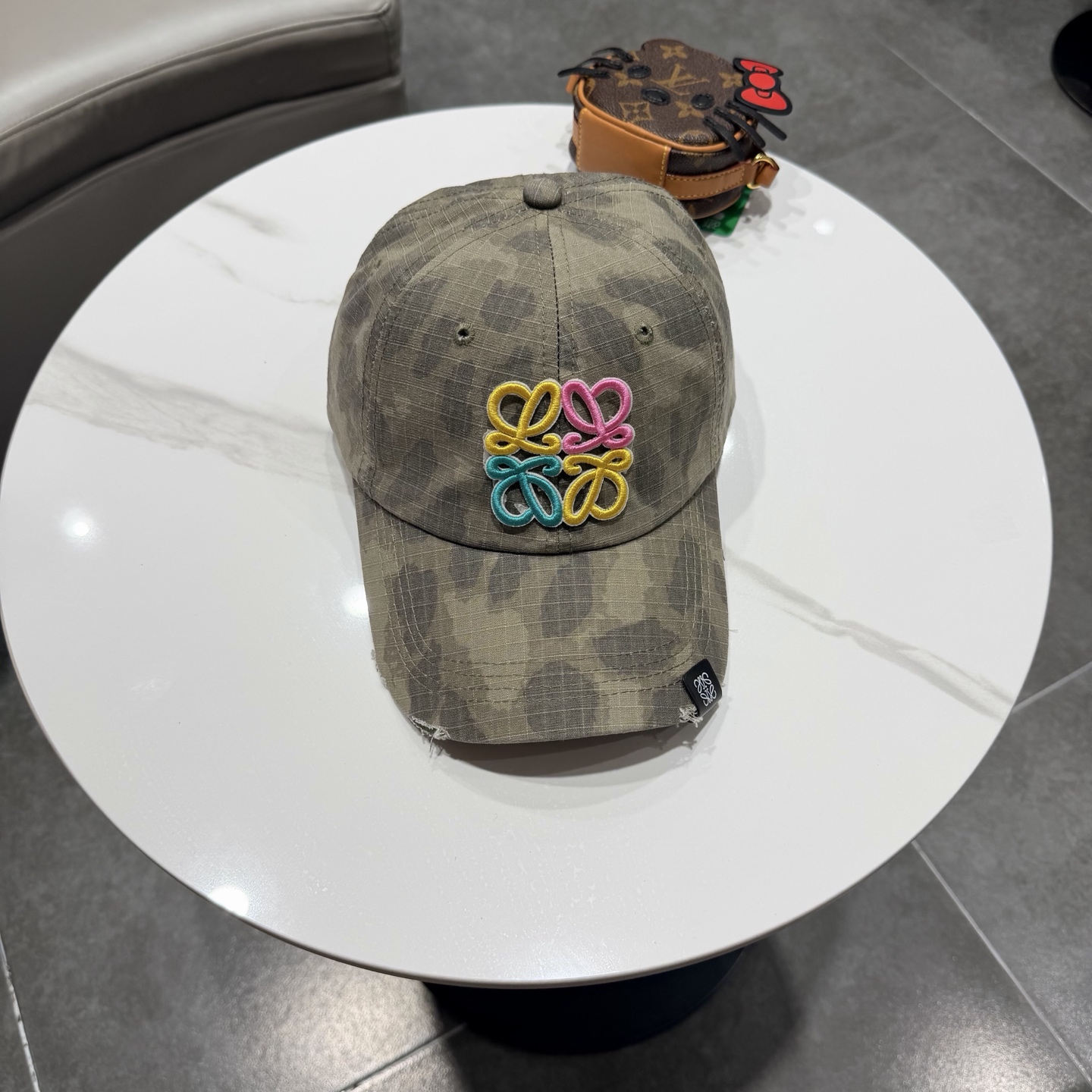 LOEWE【罗意威】新款刺绣棒球帽，专柜同步出货，大牌款超好搭配，赶紧入手