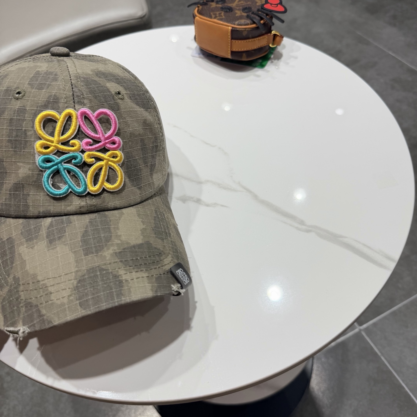 LOEWE【罗意威】新款刺绣棒球帽，专柜同步出货，大牌款超好搭配，赶紧入手