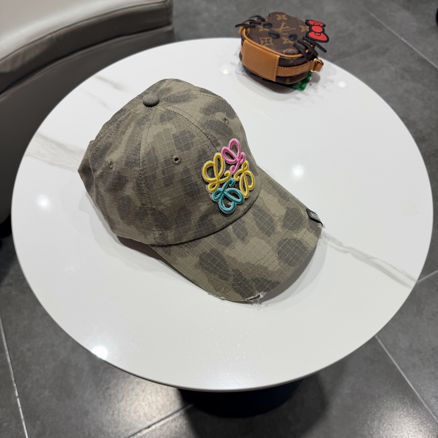 LOEWE【罗意威】新款刺绣棒球帽，专柜同步出货，大牌款超好搭配，赶紧入手