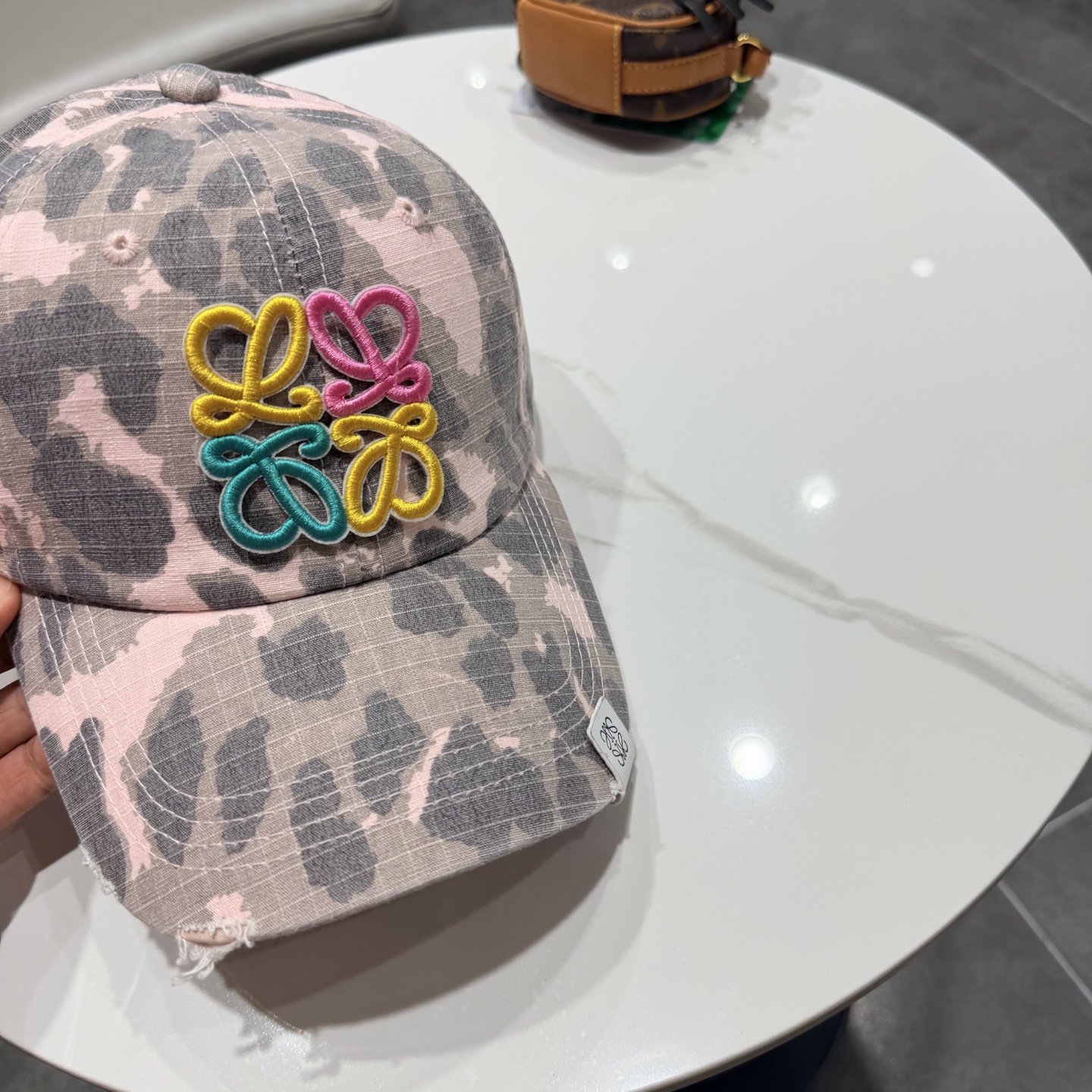 LOEWE【罗意威】新款刺绣棒球帽，专柜同步出货，大牌款超好搭配，赶紧入手