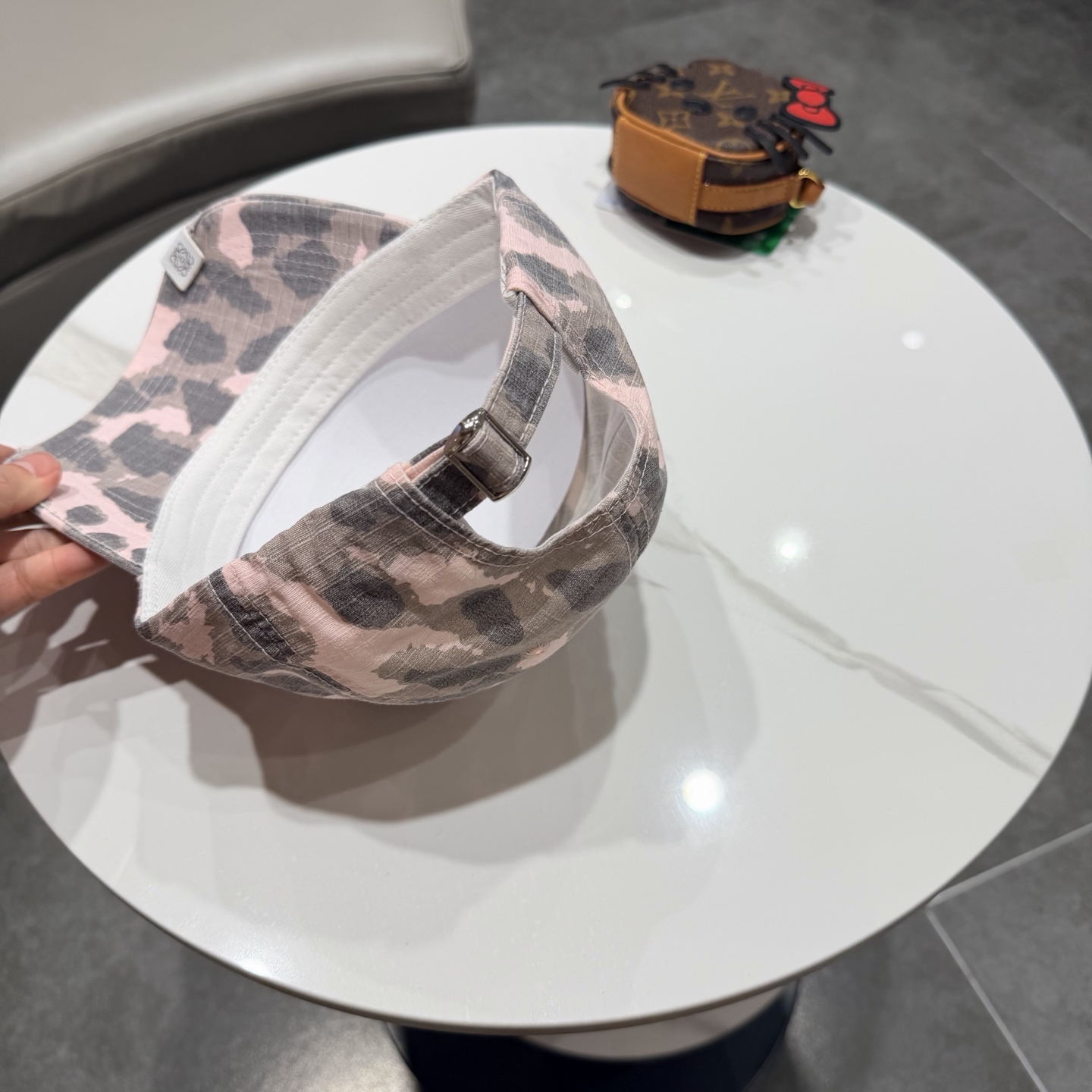 LOEWE【罗意威】新款刺绣棒球帽，专柜同步出货，大牌款超好搭配，赶紧入手