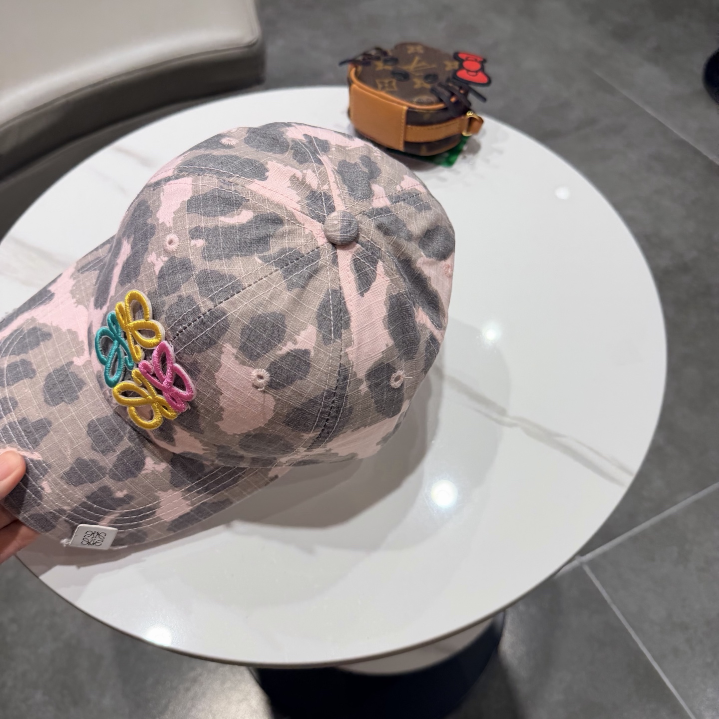 LOEWE【罗意威】新款刺绣棒球帽，专柜同步出货，大牌款超好搭配，赶紧入手