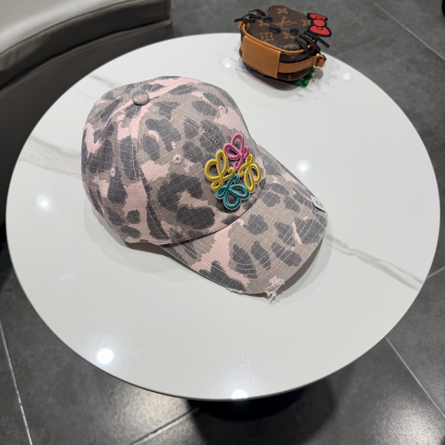 LOEWE【罗意威】新款刺绣棒球帽，专柜同步出货，大牌款超好搭配，赶紧入手