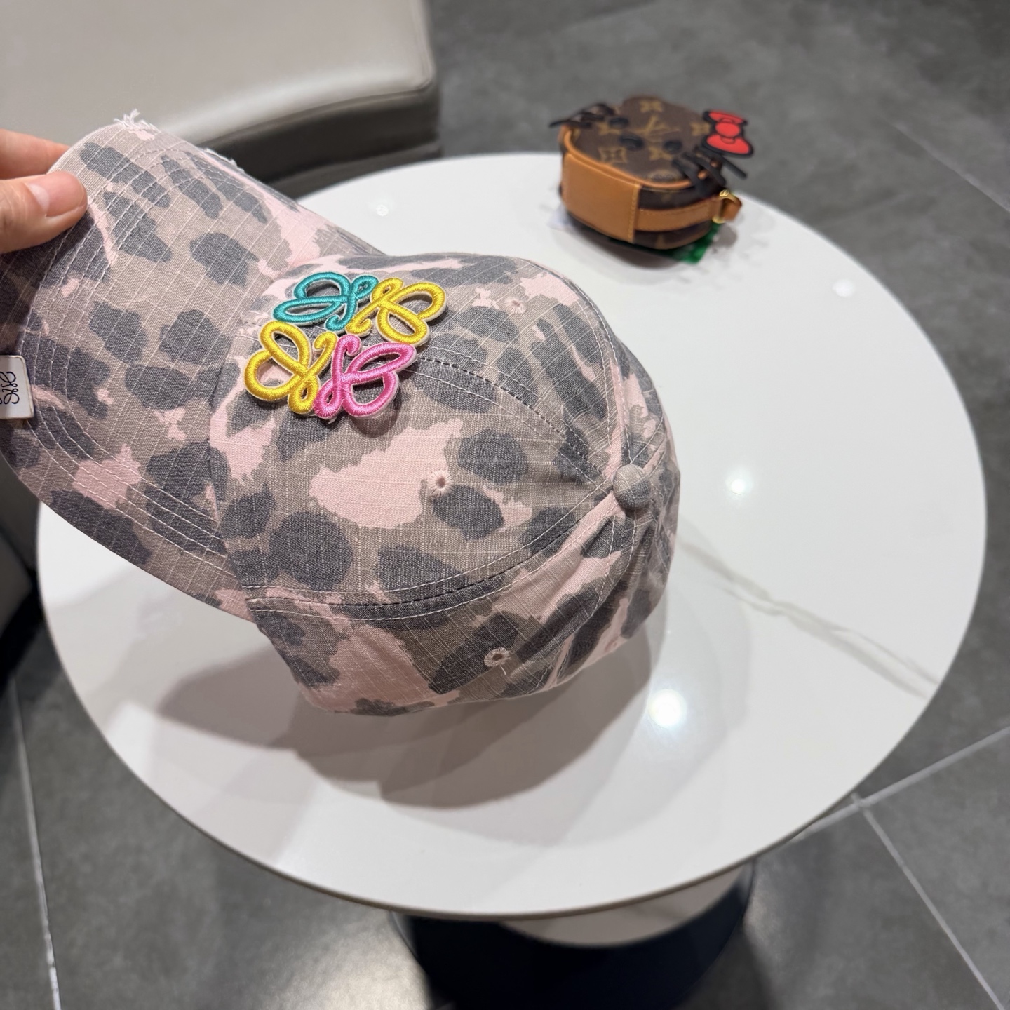 LOEWE【罗意威】新款刺绣棒球帽，专柜同步出货，大牌款超好搭配，赶紧入手