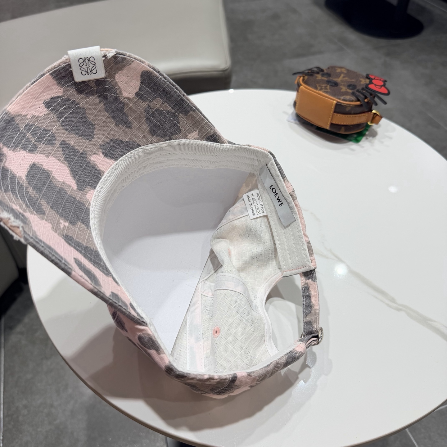 LOEWE【罗意威】新款刺绣棒球帽，专柜同步出货，大牌款超好搭配，赶紧入手