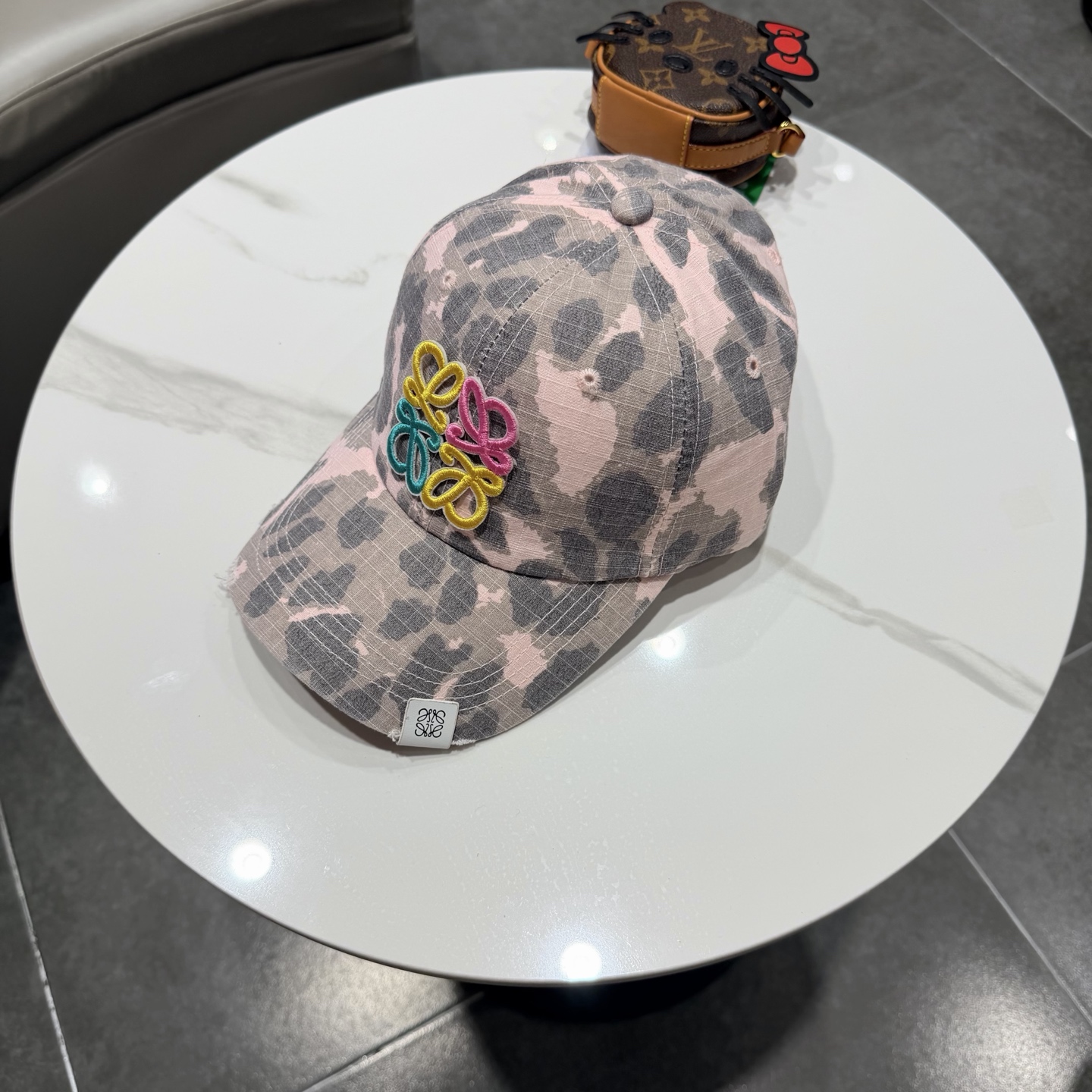 LOEWE【罗意威】新款刺绣棒球帽，专柜同步出货，大牌款超好搭配，赶紧入手