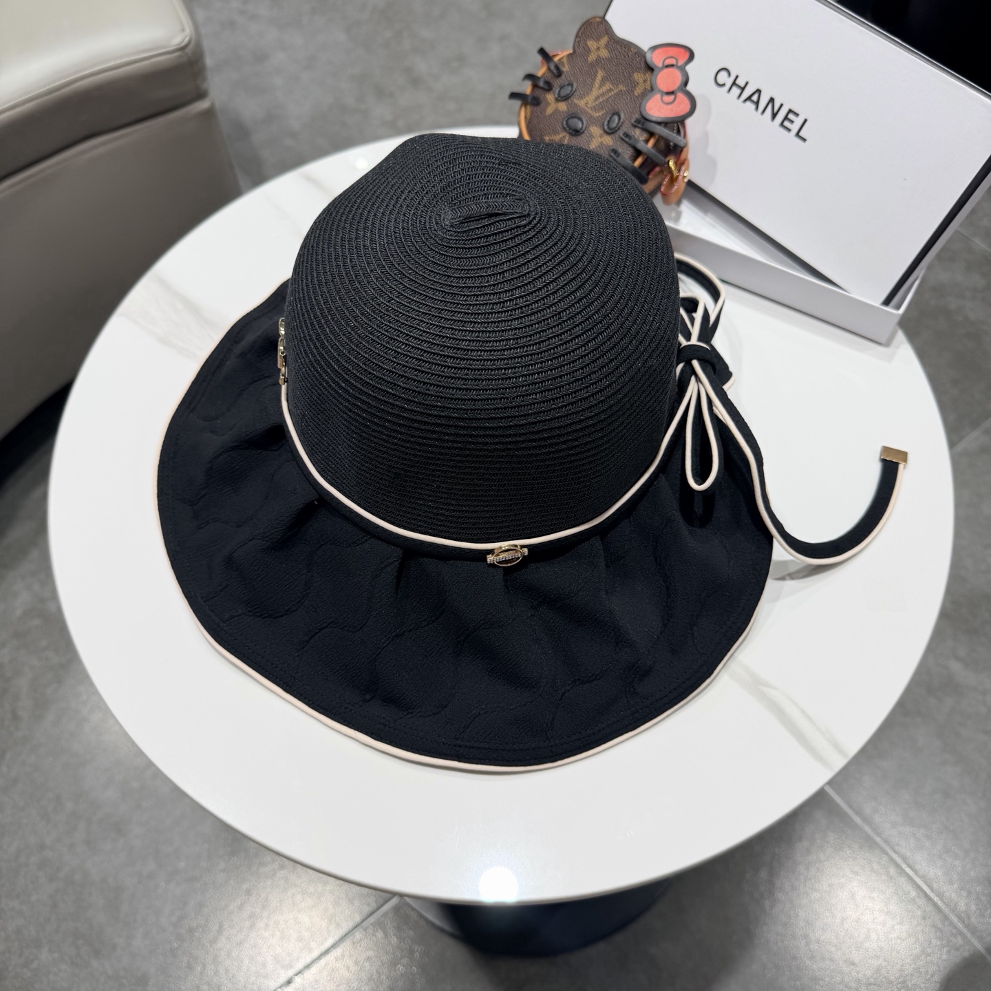 chanel香奈儿2026新款夏季防晒大檐草编渔夫帽女防紫外线遮阳帽沙滩度假防晒帽。