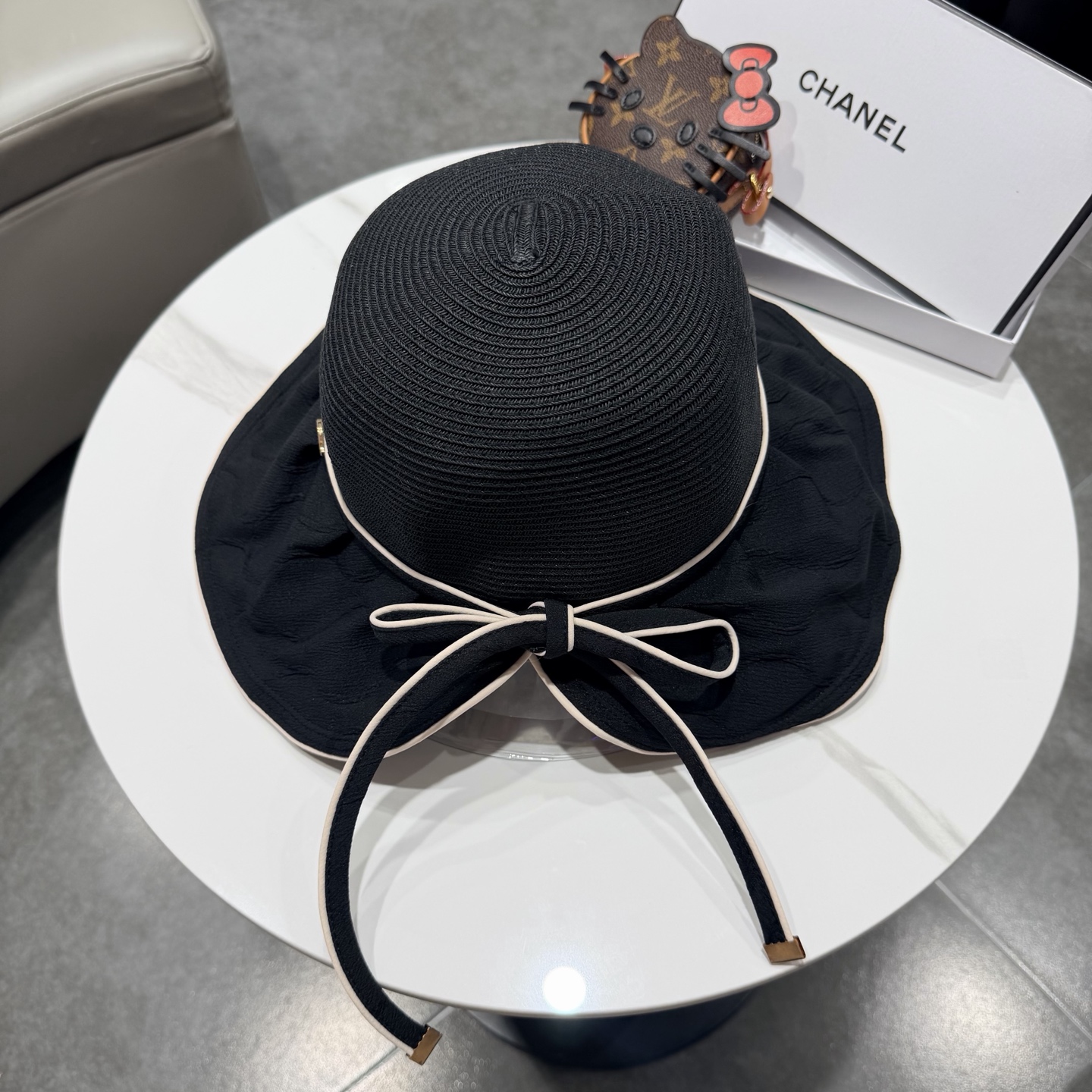 chanel香奈儿2026新款夏季防晒大檐草编渔夫帽女防紫外线遮阳帽沙滩度假防晒帽。