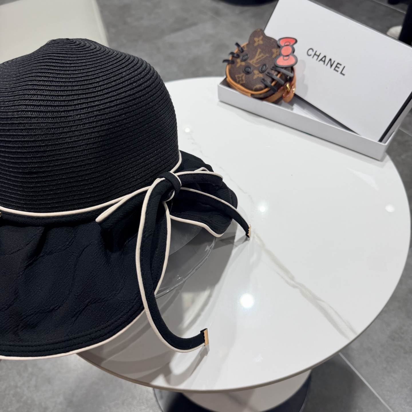 chanel香奈儿2026新款夏季防晒大檐草编渔夫帽女防紫外线遮阳帽沙滩度假防晒帽。