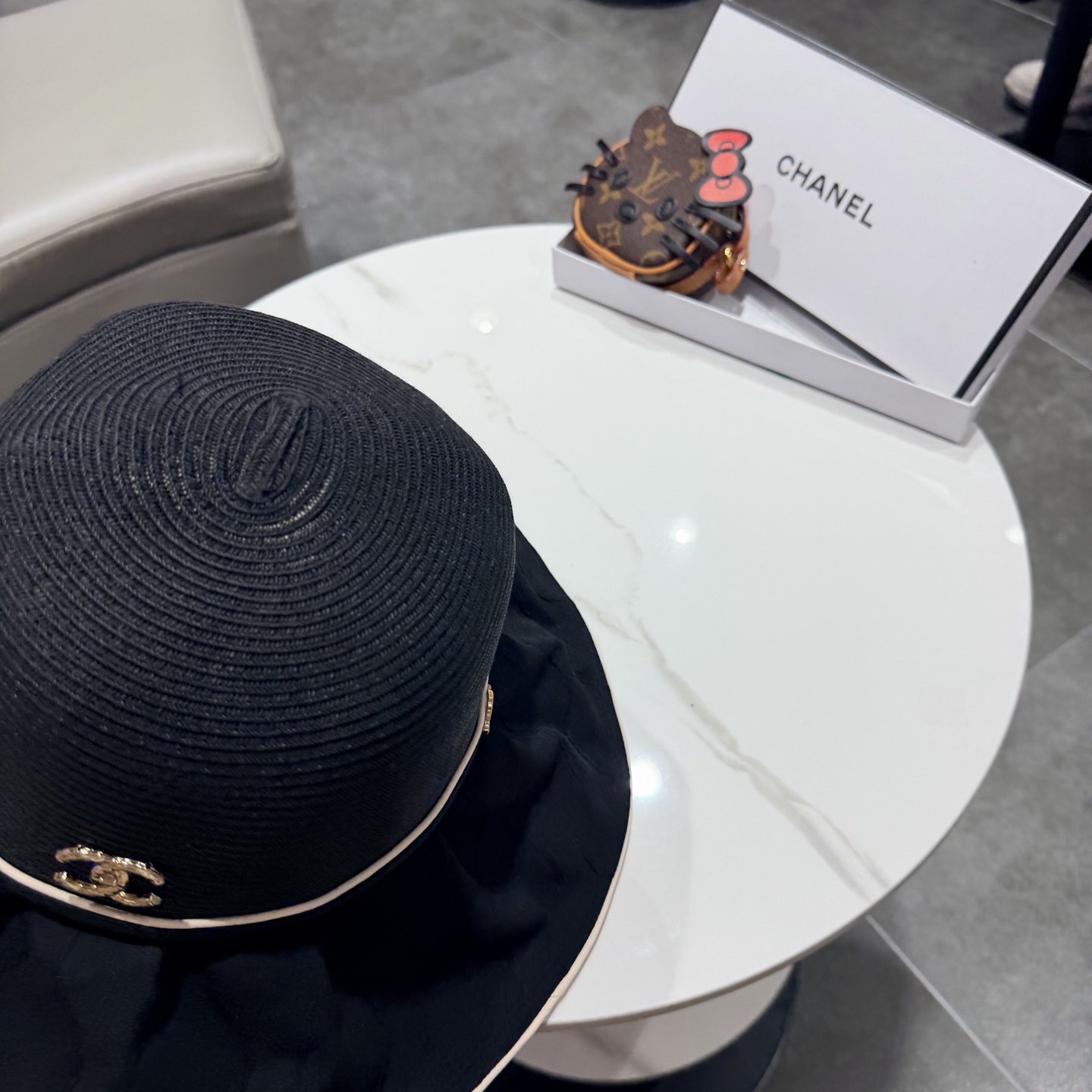 chanel香奈儿2026新款夏季防晒大檐草编渔夫帽女防紫外线遮阳帽沙滩度假防晒帽。