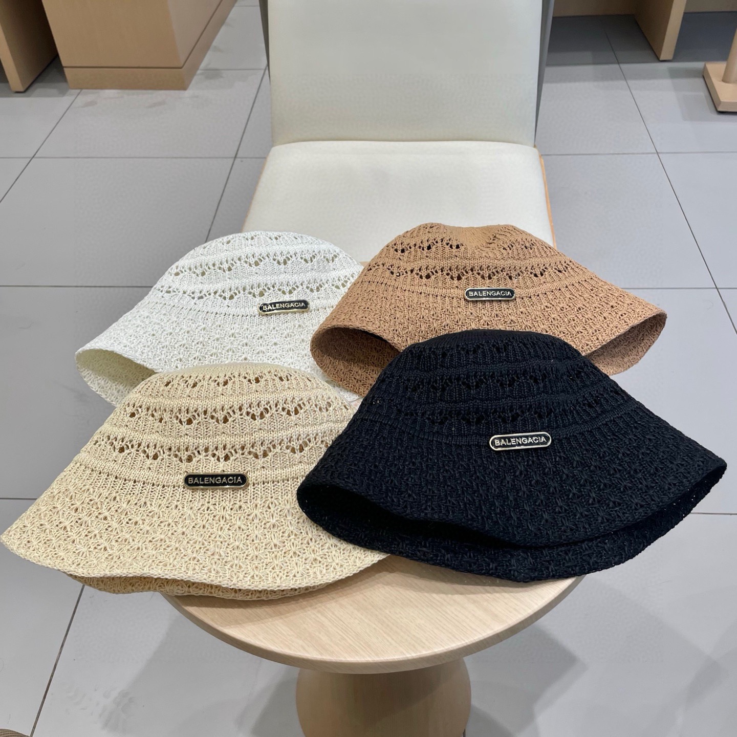 BALENCIAGA巴黎世家2026帽子女春夏新品纯色镂空遮阳渔夫帽时尚出游防晒盆帽显脸桶帽