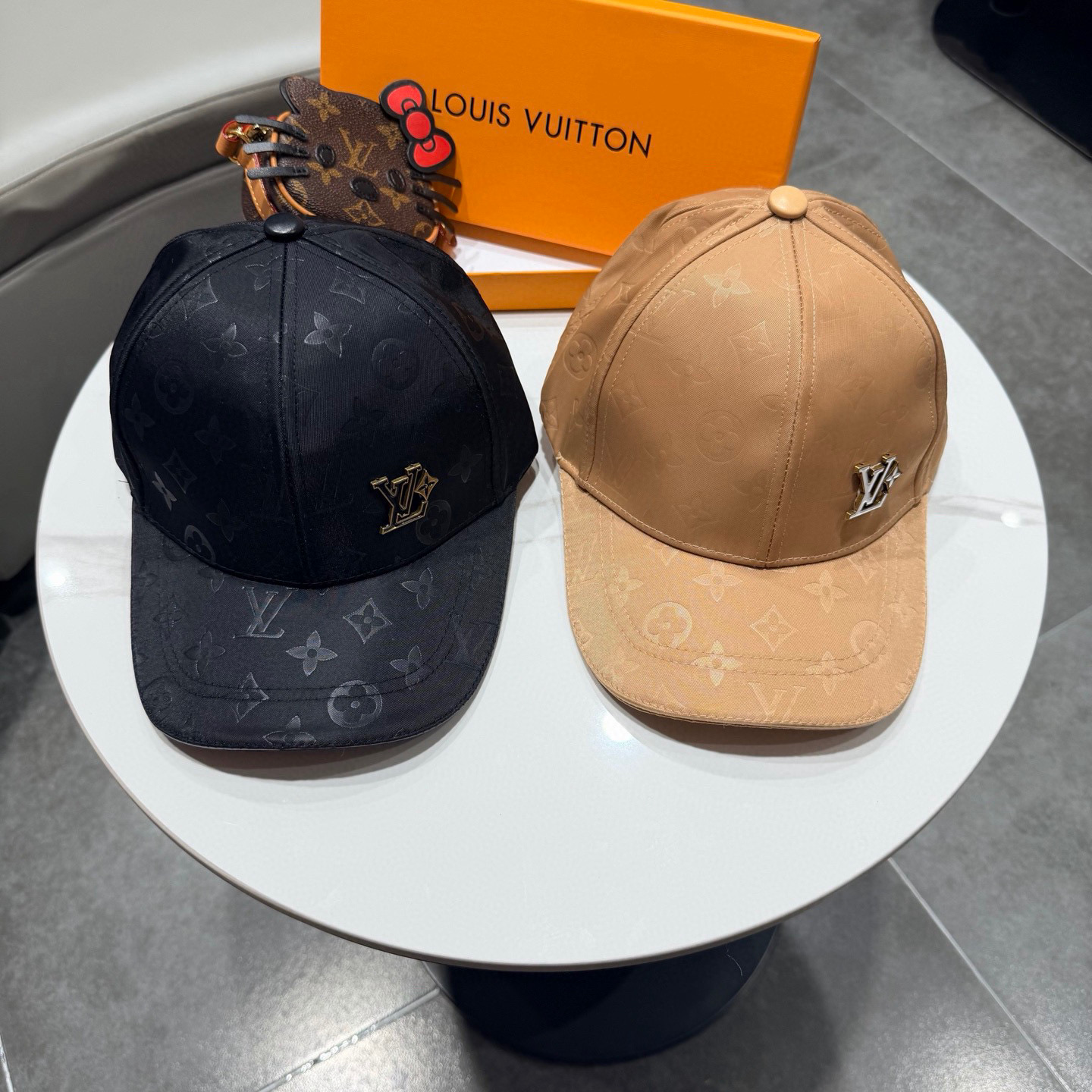 🧢路易威登棒球帽 LouisVuitton😍新款LV棒球帽，重工打造♥️高端大气，百搭款🤗男女通用！