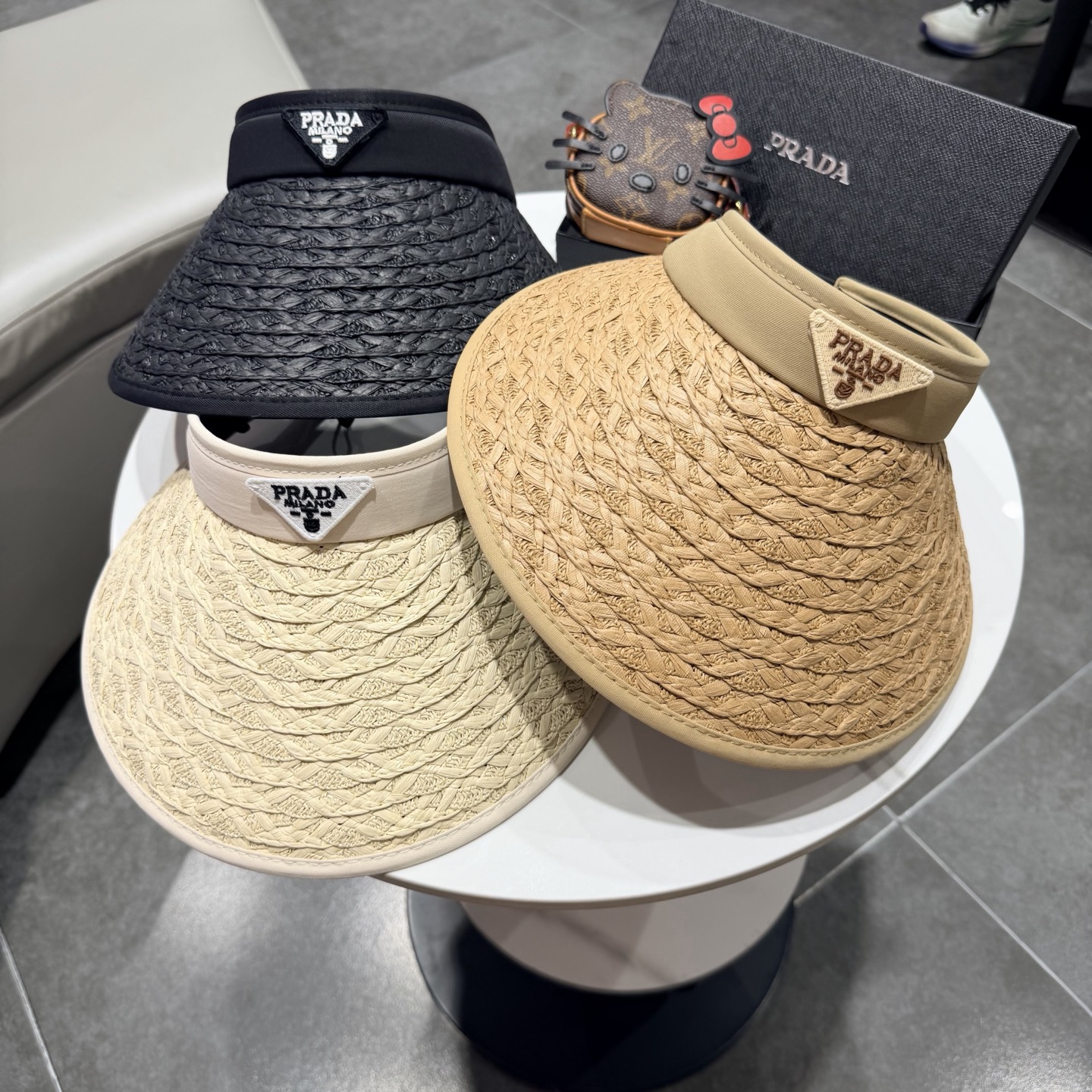 普拉达空顶帽遮阳效果一流🥳🥳墙裂推荐🔺