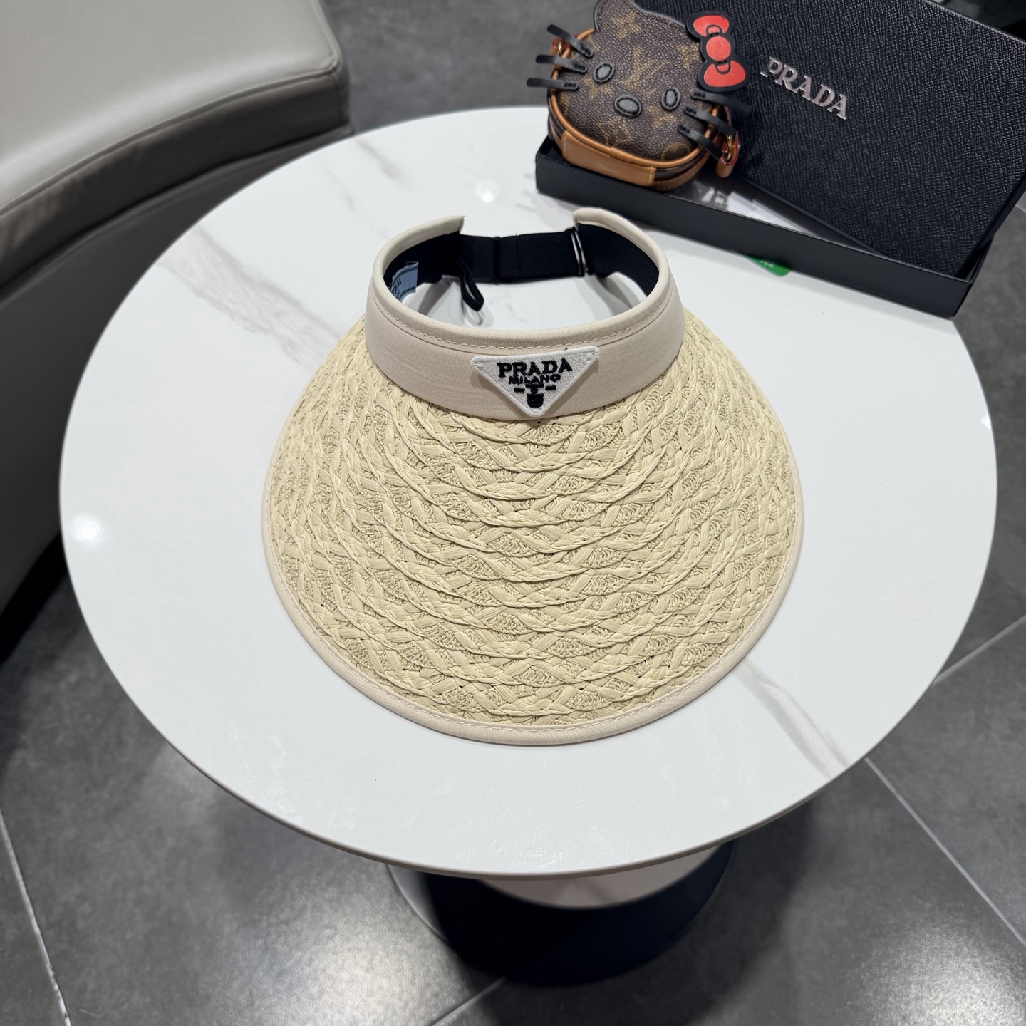 普拉达空顶帽遮阳效果一流🥳🥳墙裂推荐🔺