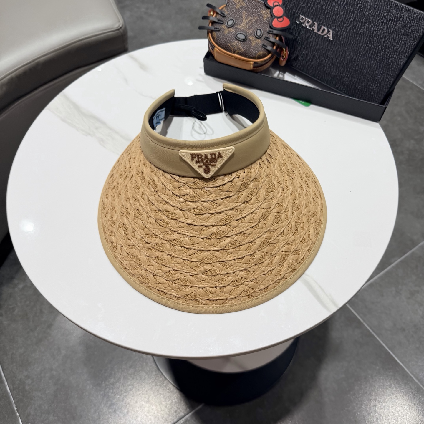 普拉达空顶帽遮阳效果一流🥳🥳墙裂推荐🔺