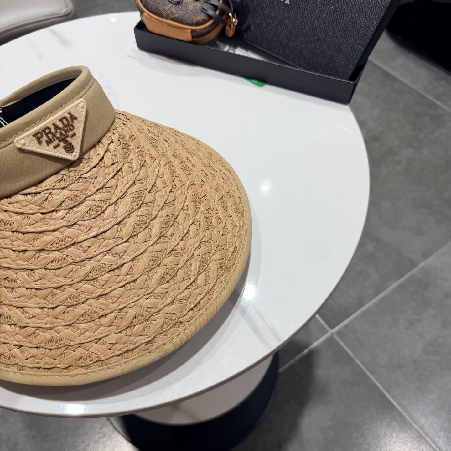 普拉达空顶帽遮阳效果一流🥳🥳墙裂推荐🔺