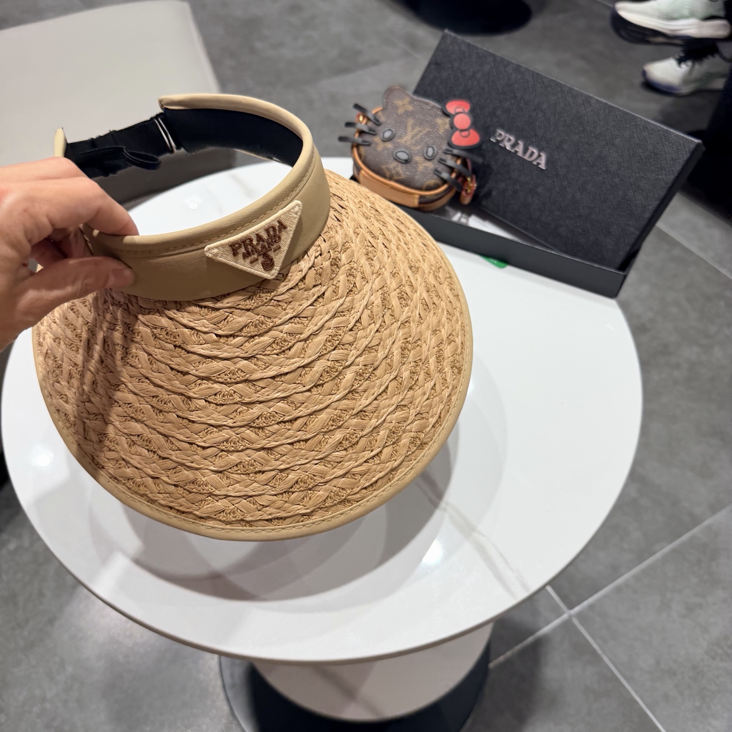 普拉达空顶帽遮阳效果一流🥳🥳墙裂推荐🔺