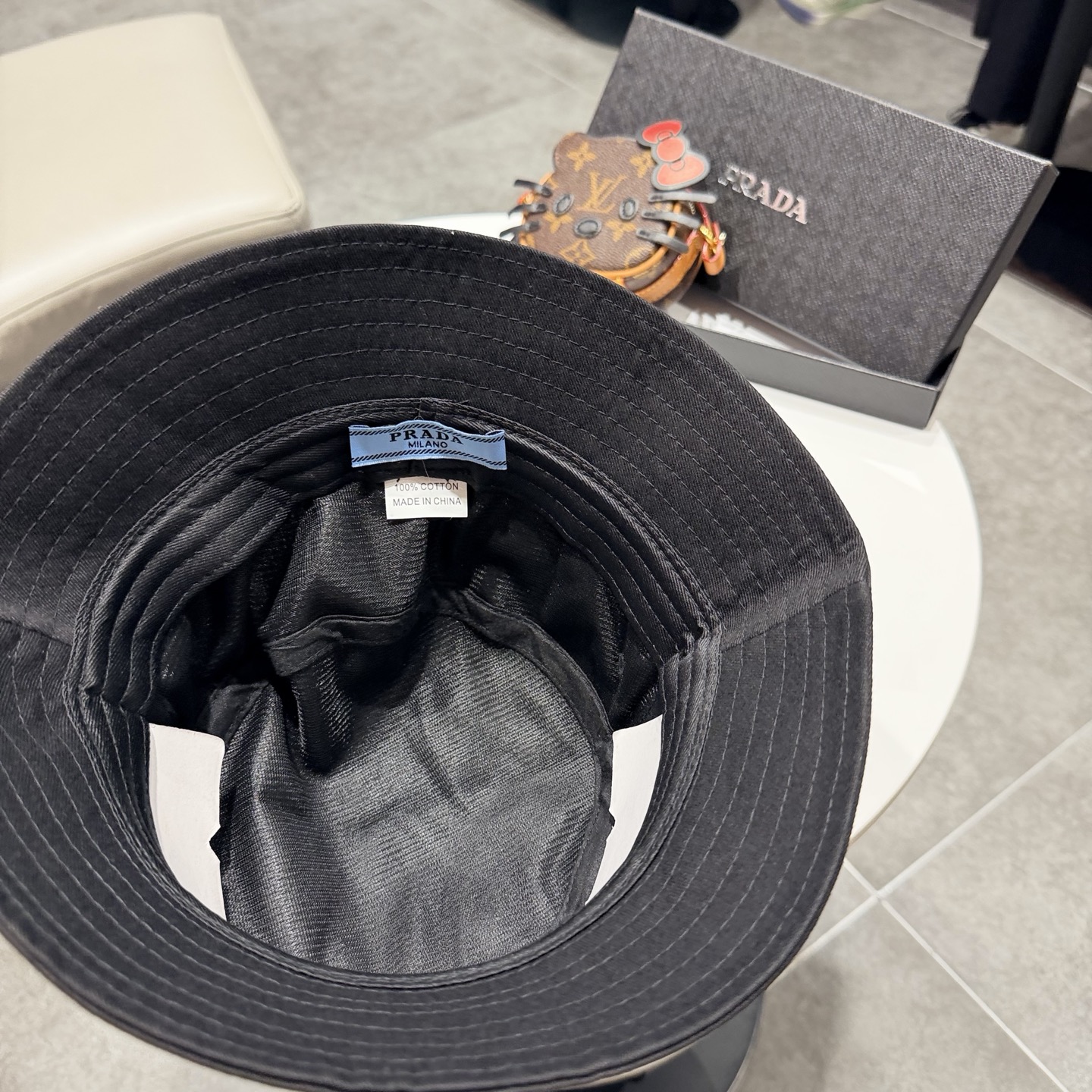 普拉达新款小清新渔夫帽，轻盈百搭～