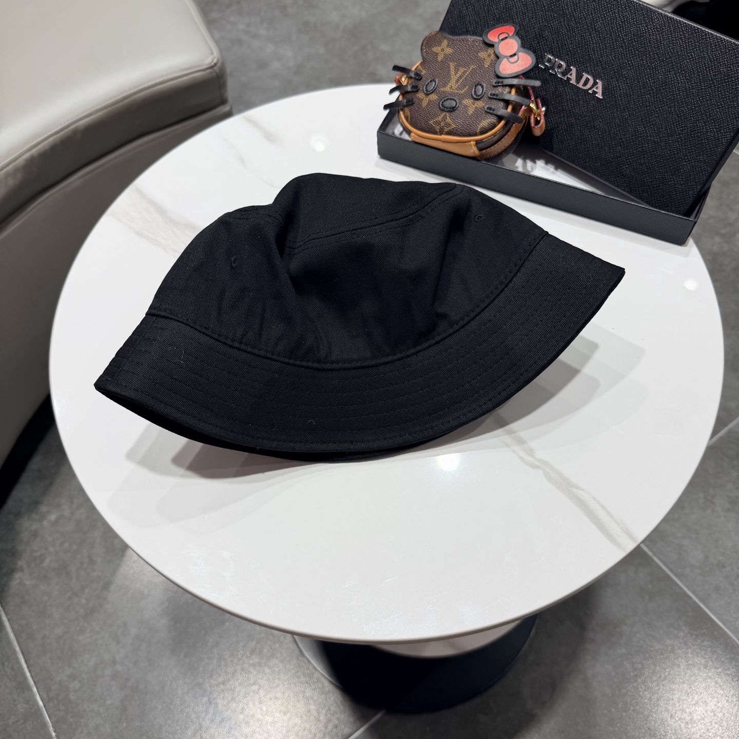 普拉达新款小清新渔夫帽，轻盈百搭～