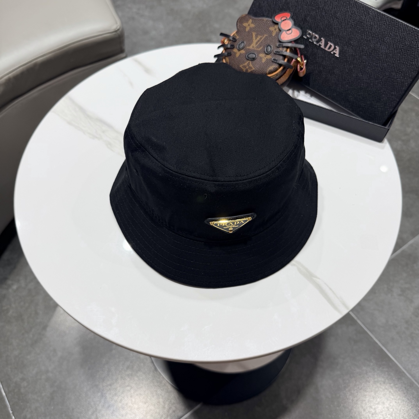 普拉达新款小清新渔夫帽，轻盈百搭～