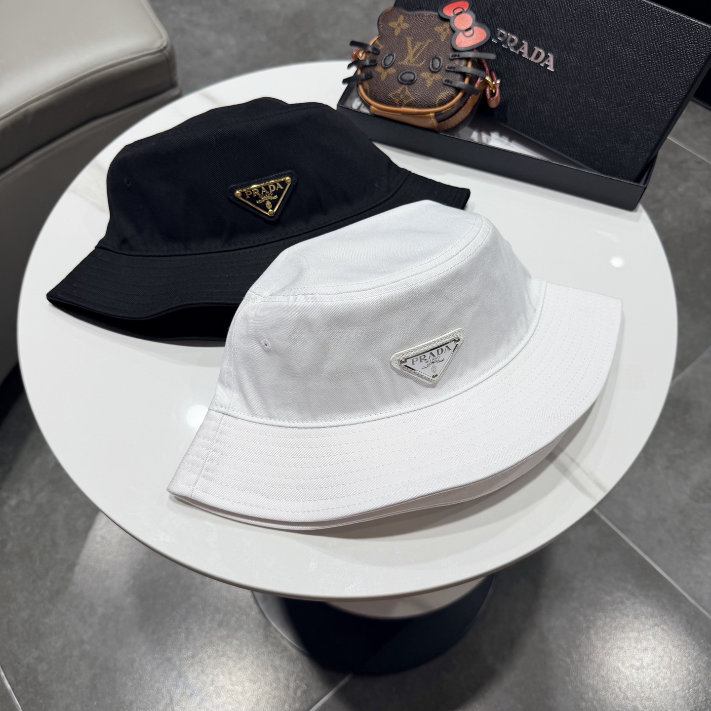 普拉达新款小清新渔夫帽，轻盈百搭～