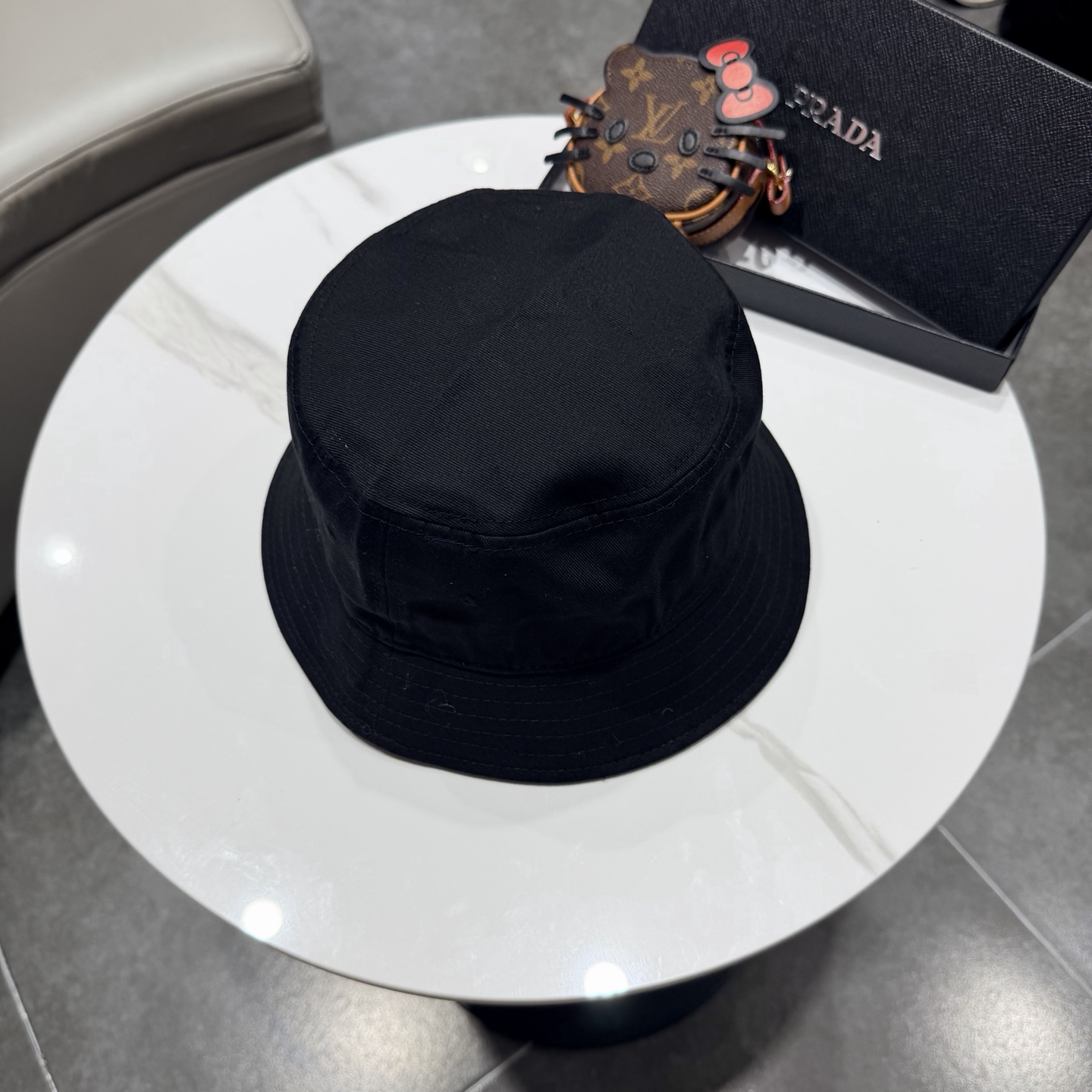 普拉达新款小清新渔夫帽，轻盈百搭～