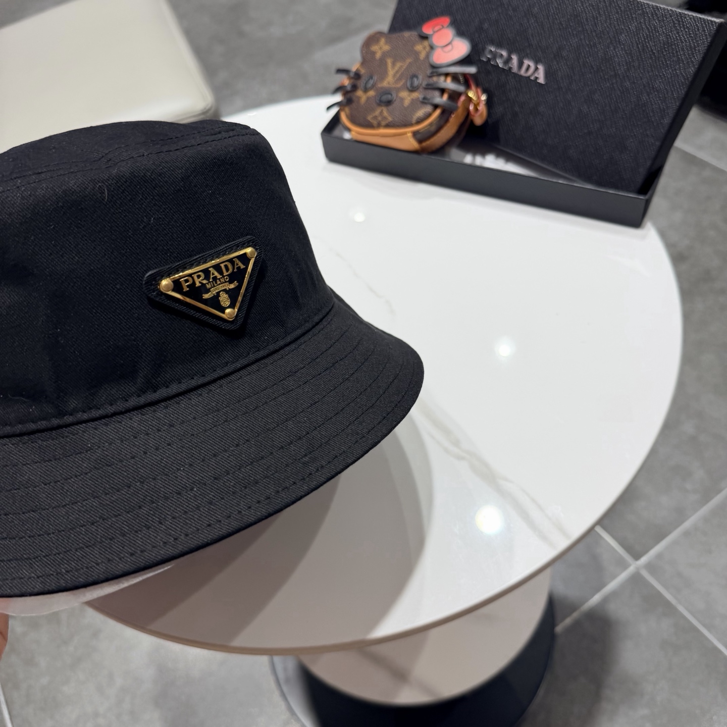 普拉达新款小清新渔夫帽，轻盈百搭～