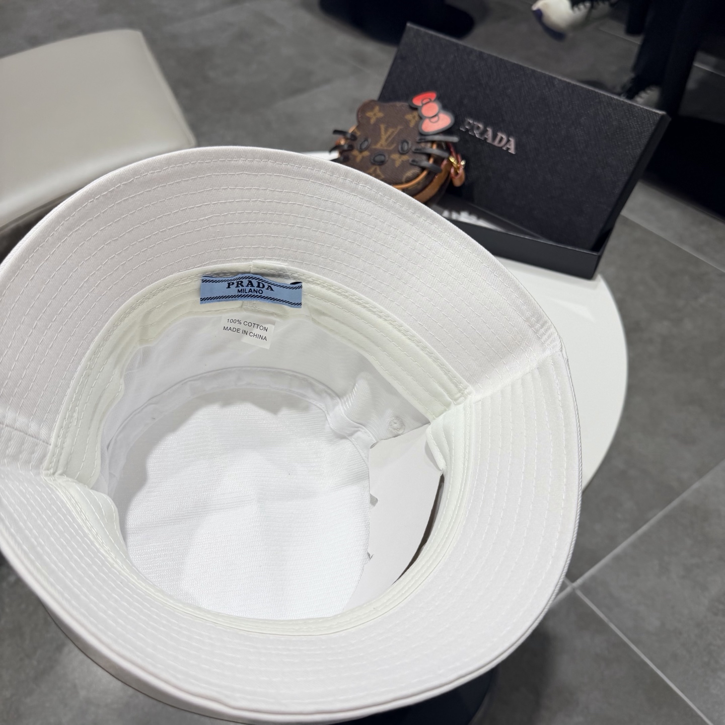 普拉达新款小清新渔夫帽，轻盈百搭～